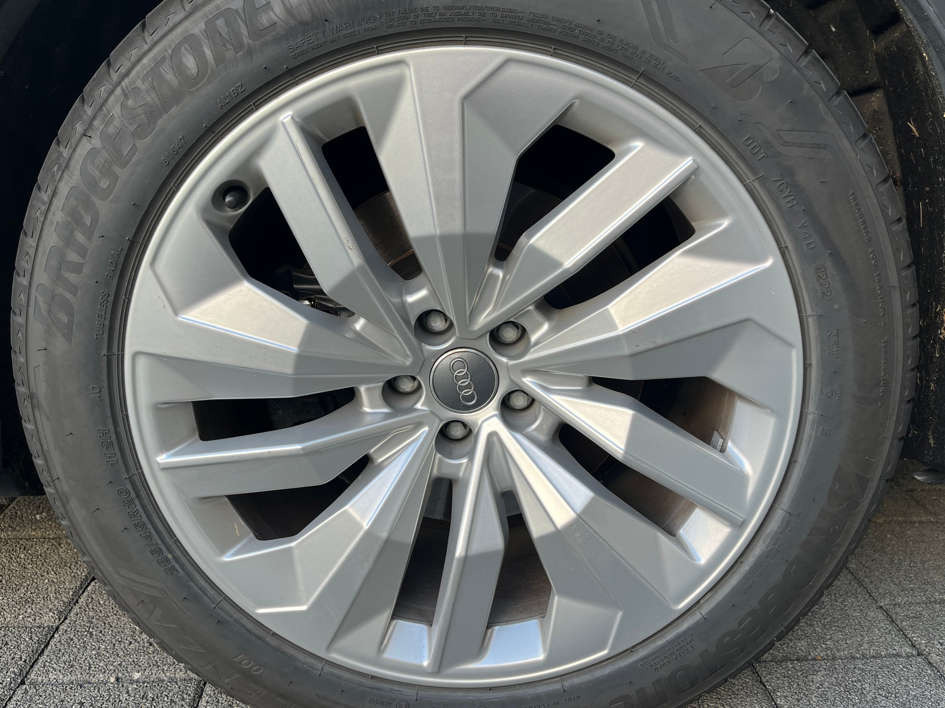 AUDI e-tron S Sportback quattro-image-24