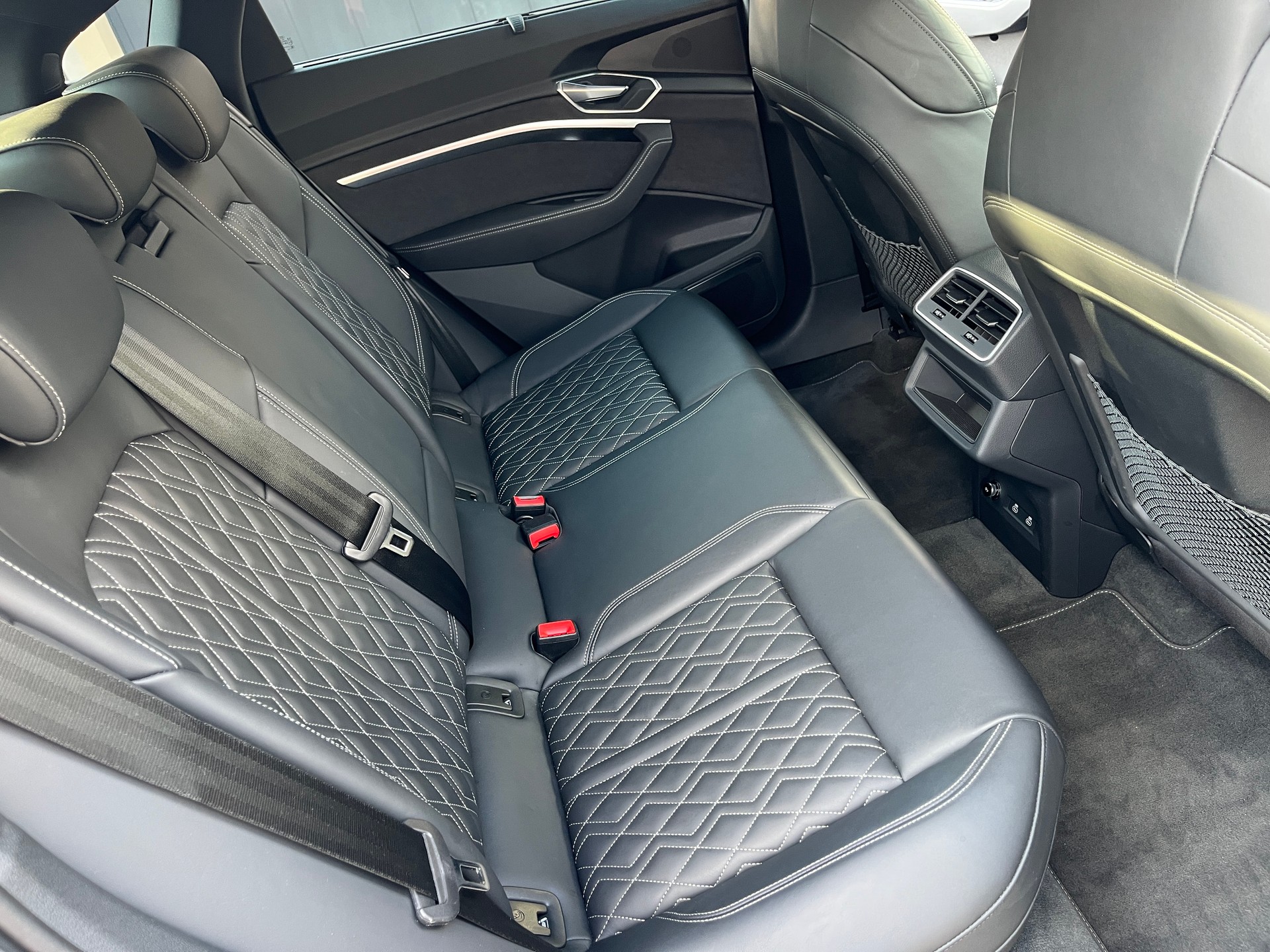AUDI e-tron S Sportback quattro-image-18