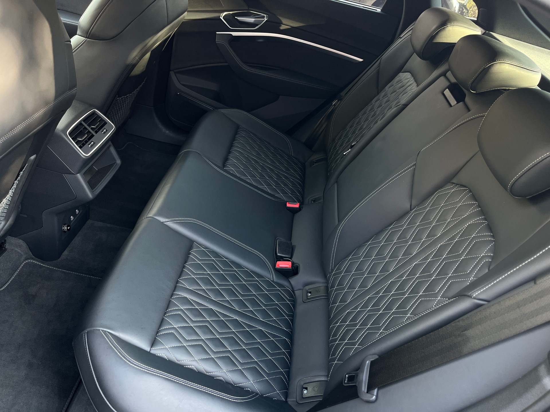 AUDI e-tron S Sportback quattro-image-17