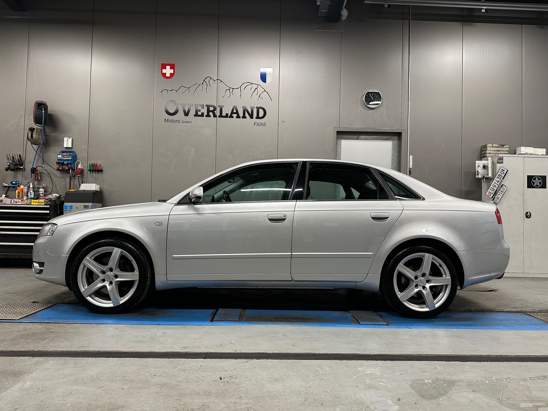 AUDI A4 3.2 FSI quattro-showroom-element-1
