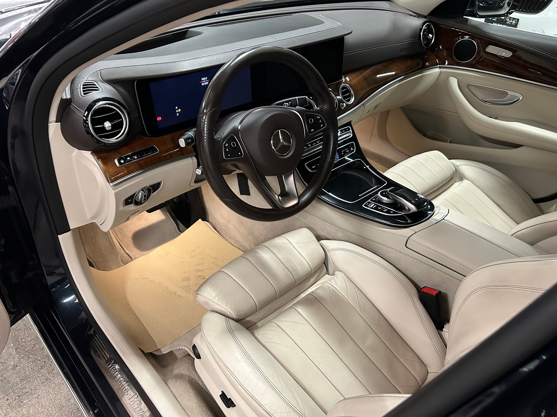 MERCEDES-BENZ E 220 d Exclusive 4Matic 9G-Tronic-image-8