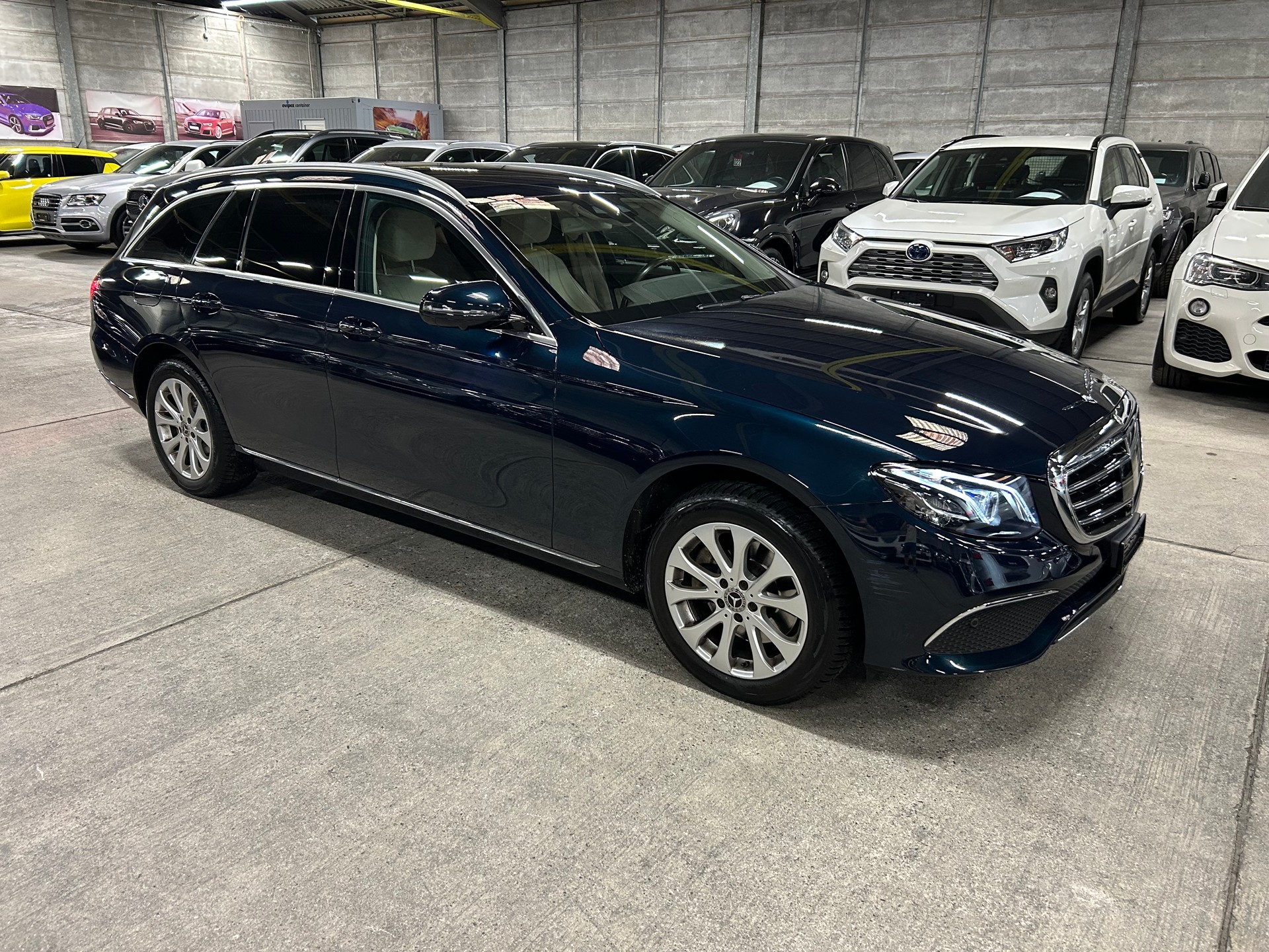 MERCEDES-BENZ E 220 d Exclusive 4Matic 9G-Tronic-showroom-element-1