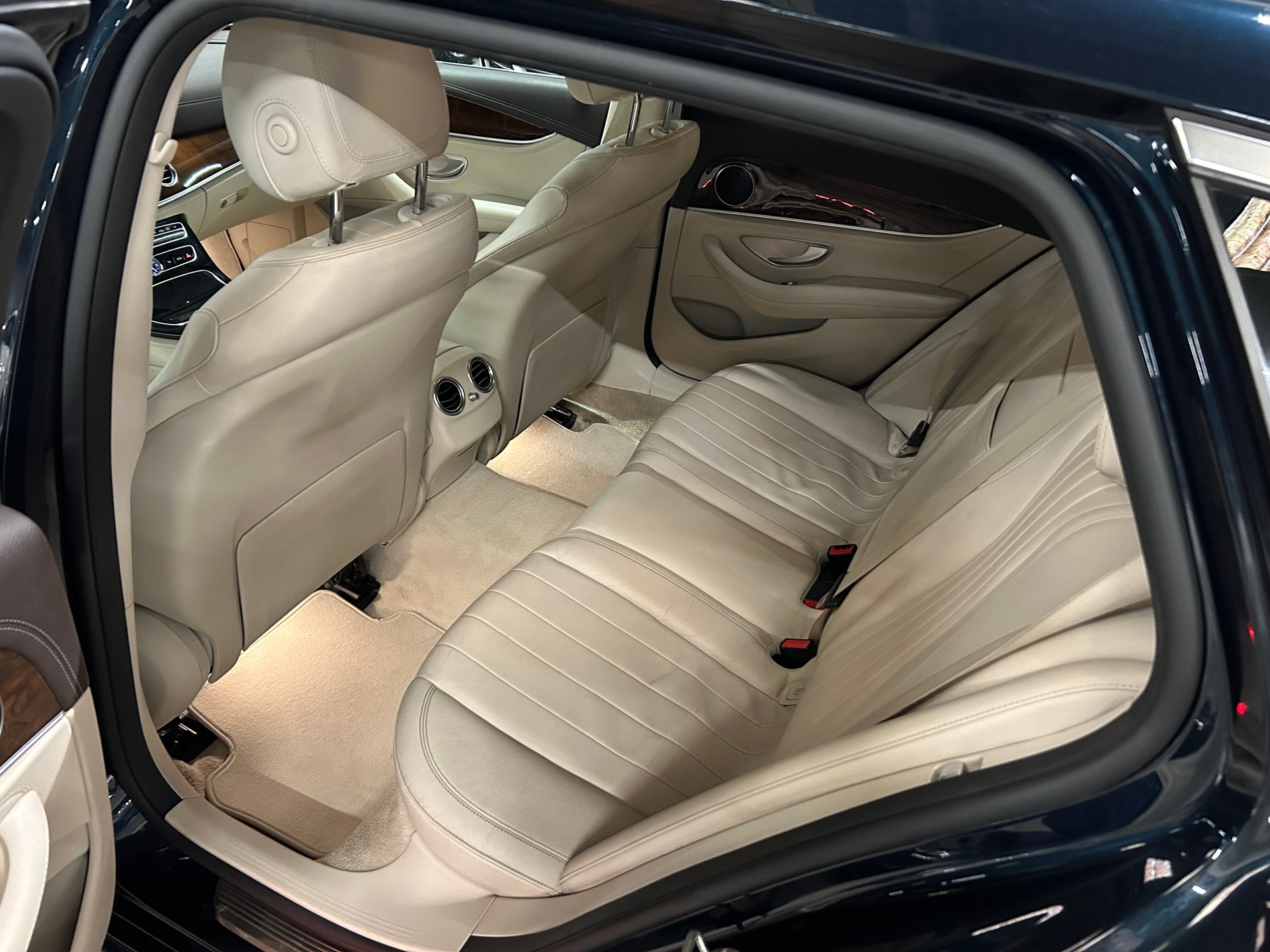 MERCEDES-BENZ E 220 d Exclusive 4Matic 9G-Tronic-image-9