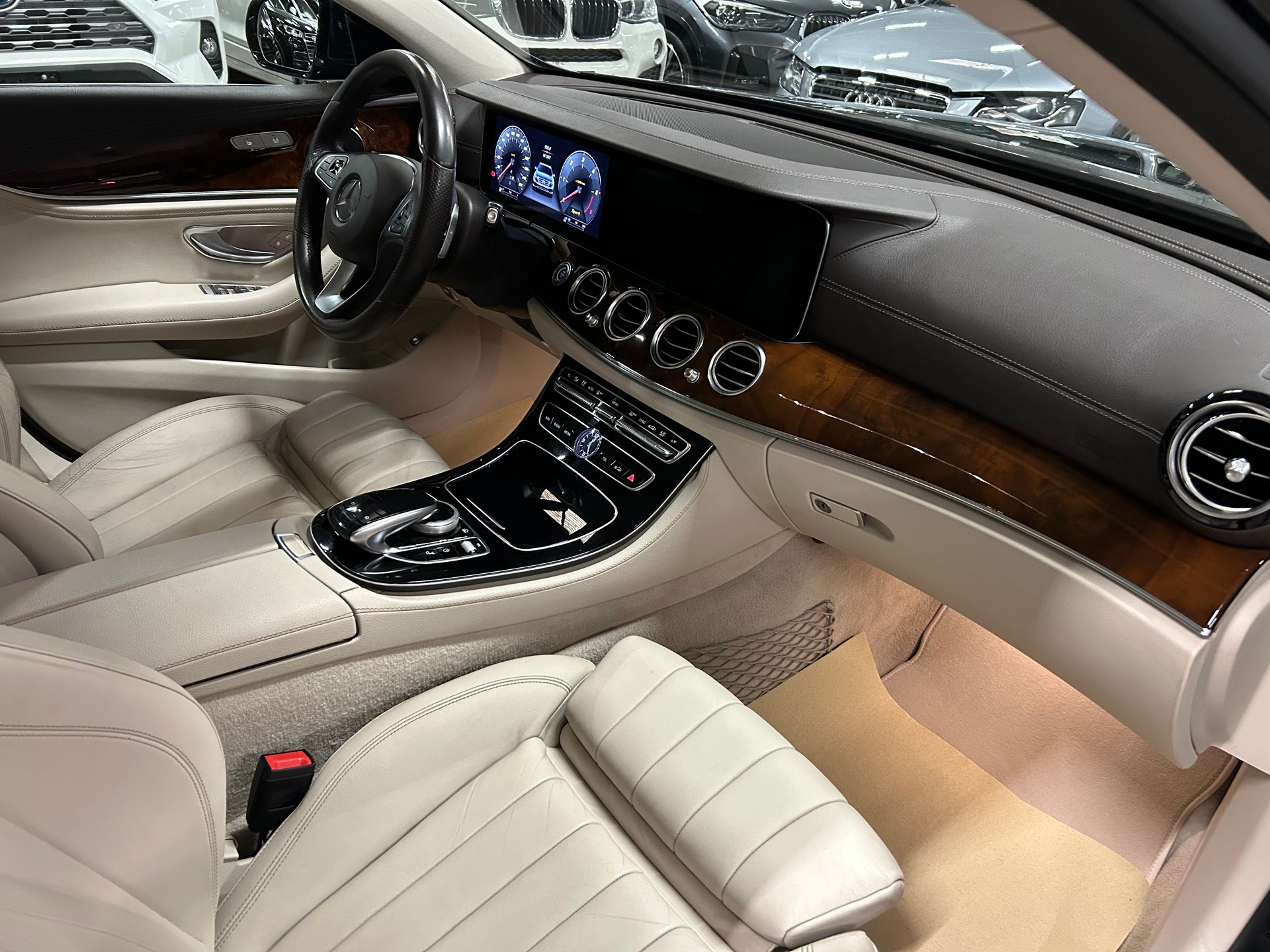 MERCEDES-BENZ E 220 d Exclusive 4Matic 9G-Tronic-image-12