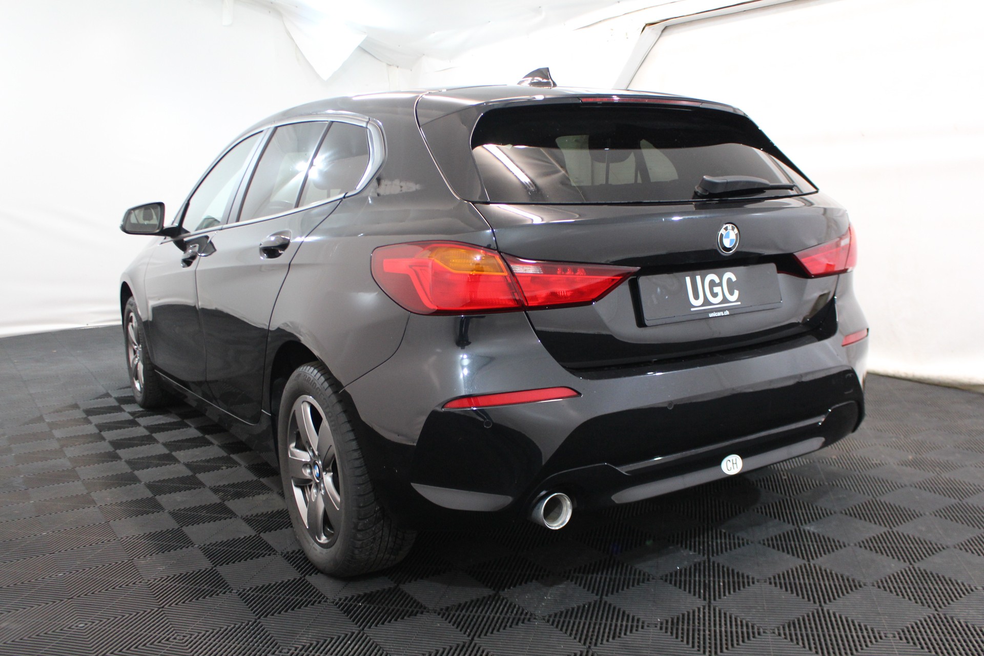 BMW 116d-showroom-element-3