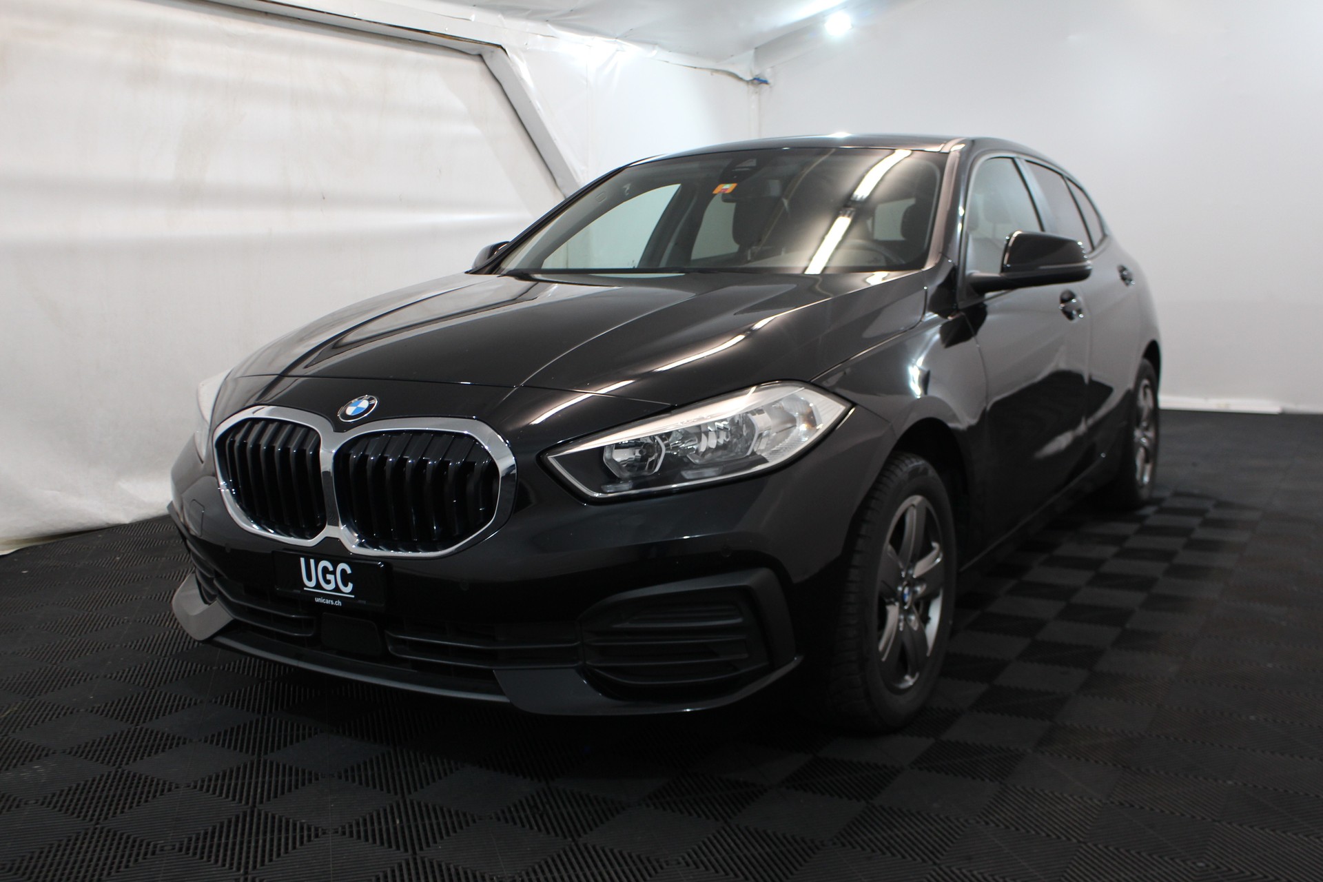 BMW 116d-showroom-element-2