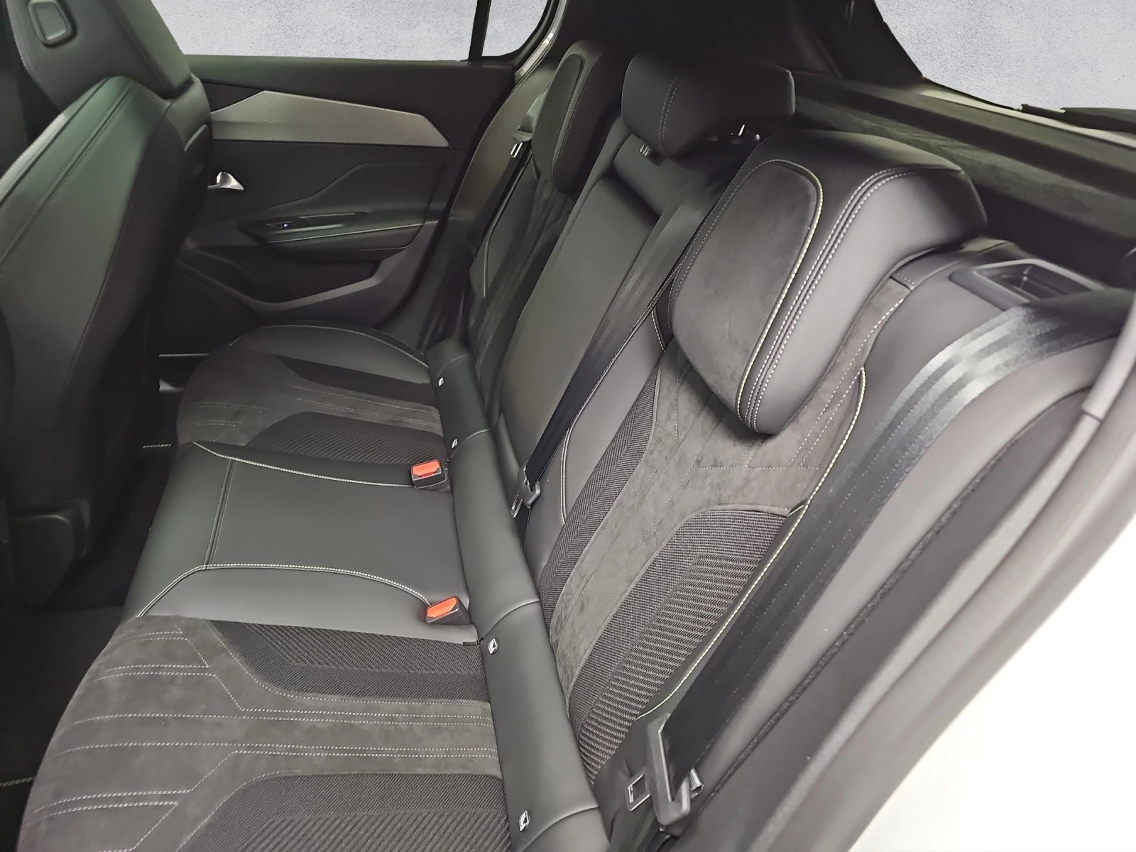 PEUGEOT 308 1.6 PHEV 225 GT Pack-image-9