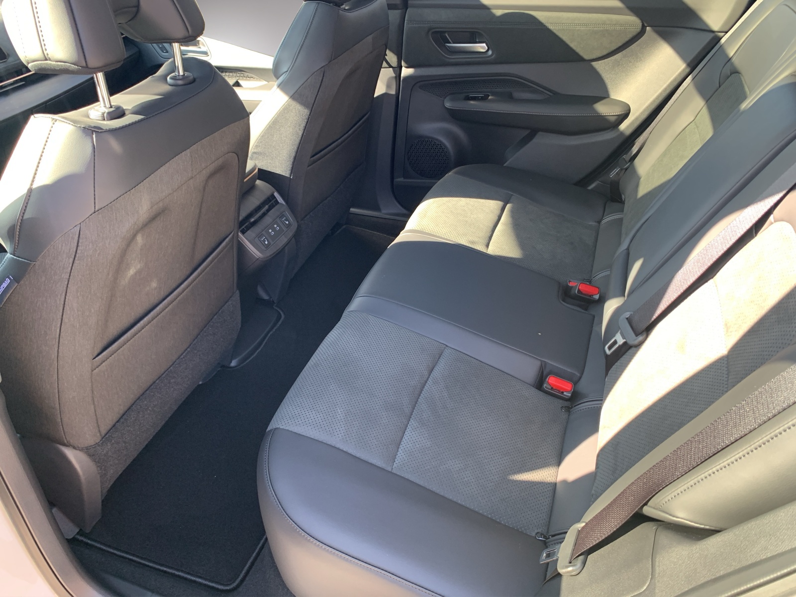 NISSAN Ariya Evolve e-4orce-image-6
