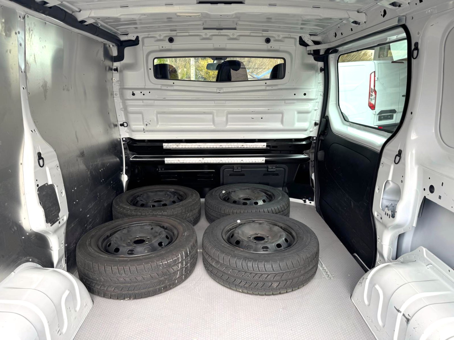 RENAULT Trafic Ene dCi120 2.0 Bus L1H1-image-16