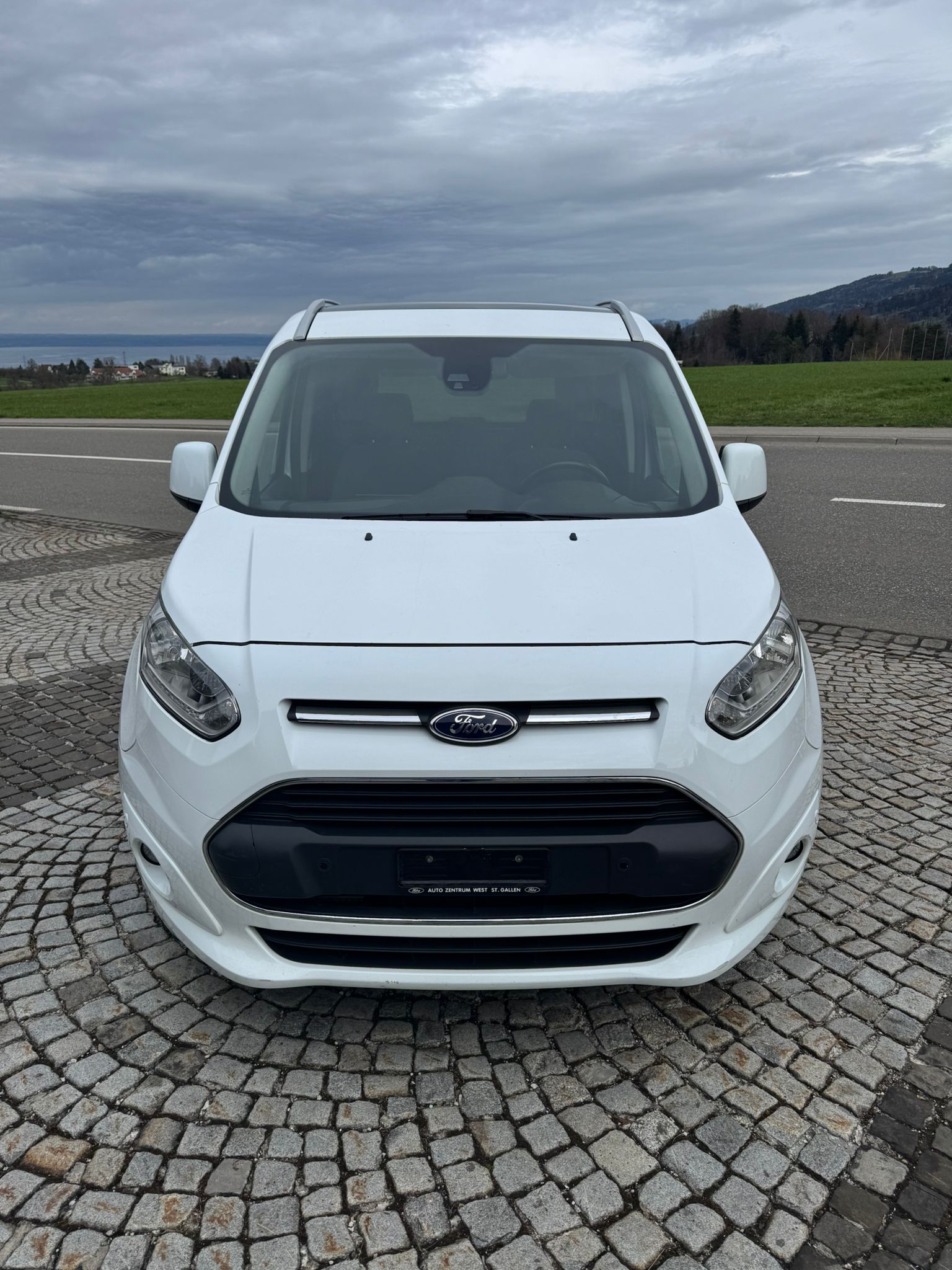 FORD Tourneo Connect 1.5 TDCi Titanium Powershift-image-1
