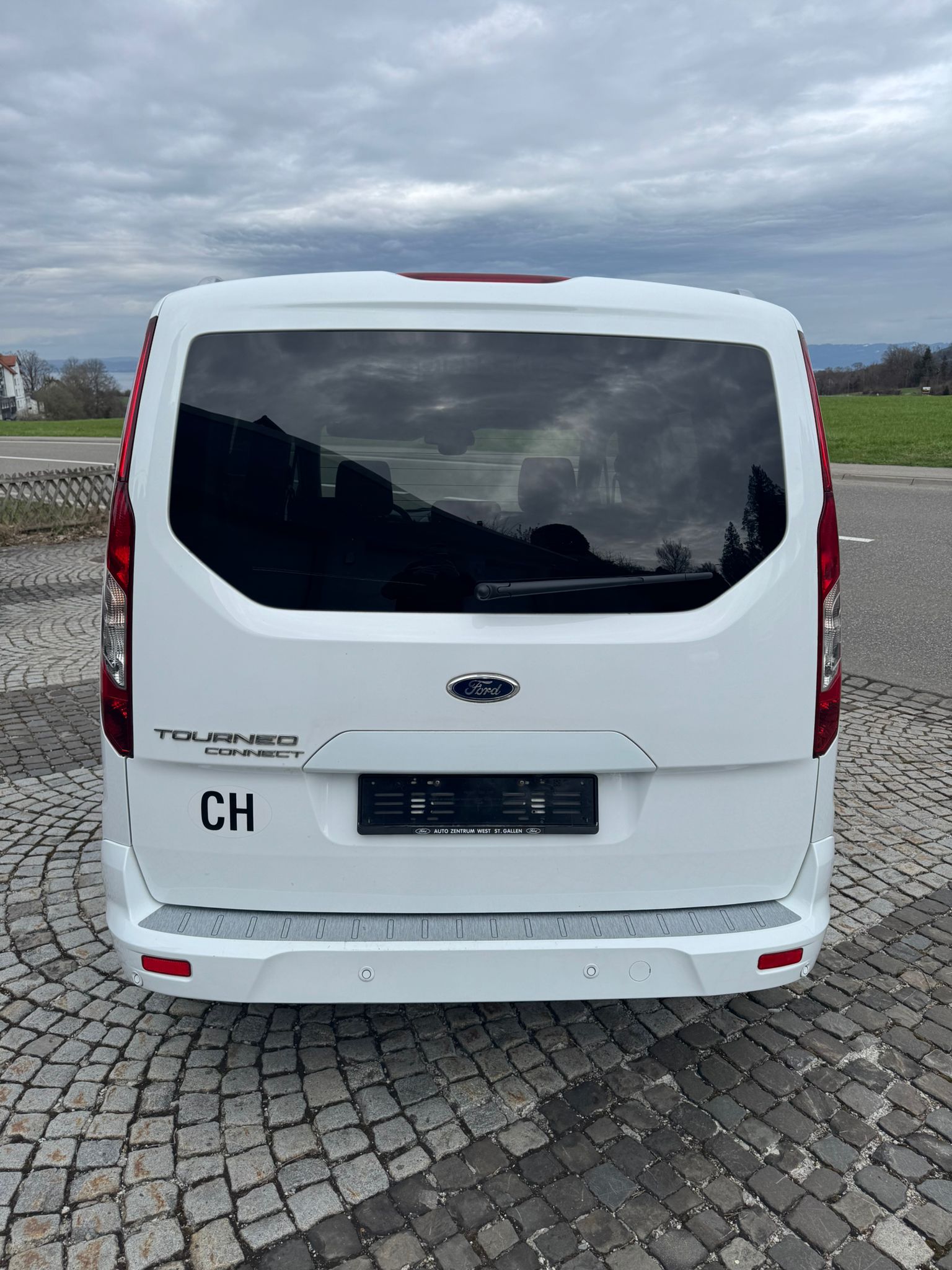 FORD Tourneo Connect 1.5 TDCi Titanium Powershift-image-6