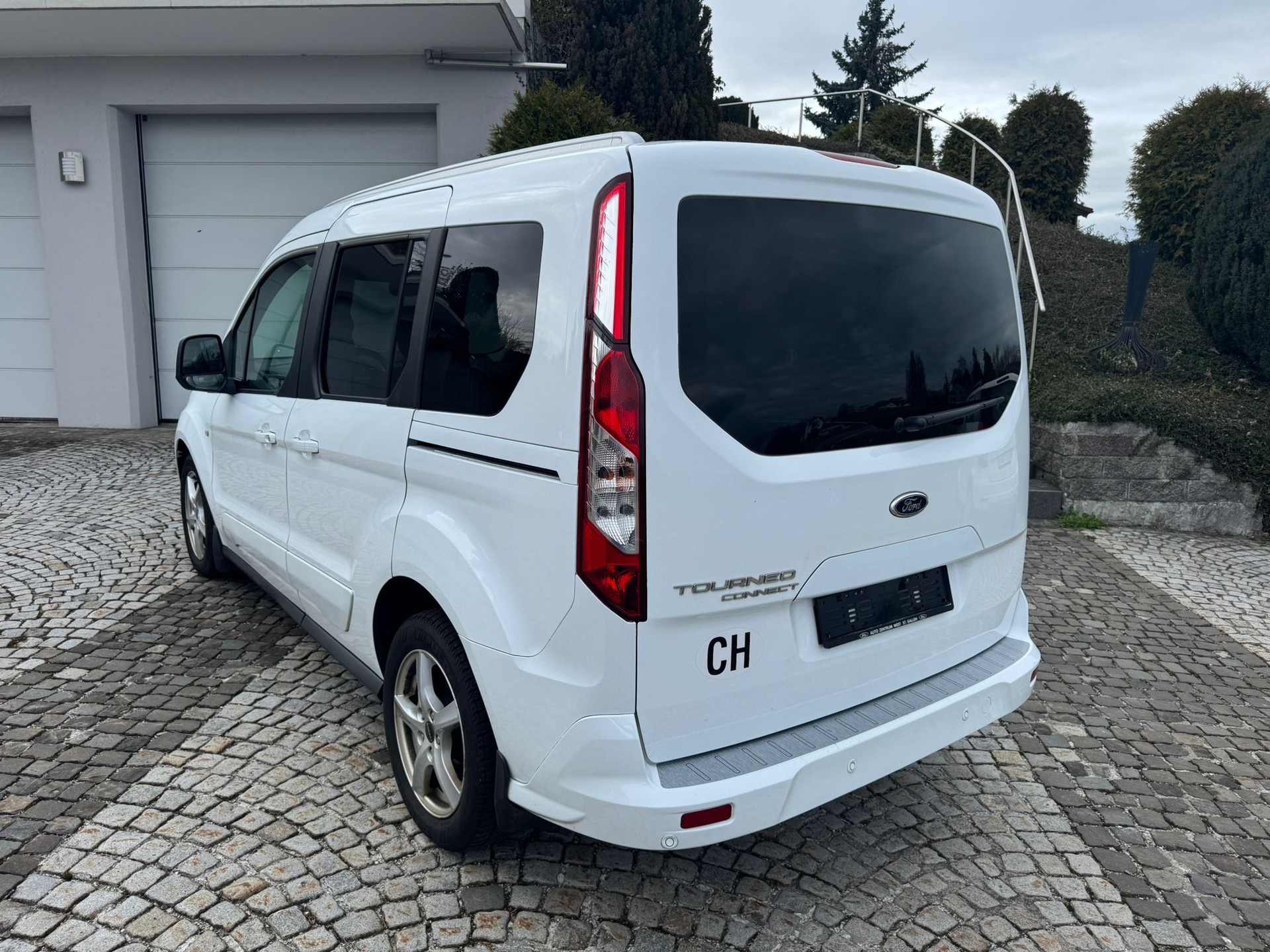 FORD Tourneo Connect 1.5 TDCi Titanium Powershift-image-4
