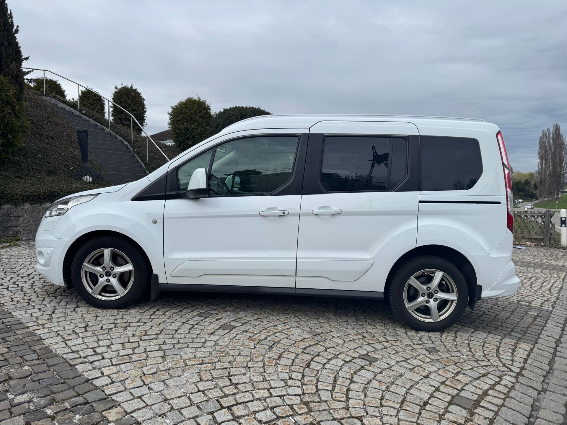 FORD Tourneo Connect 1.5 TDCi Titanium Powershift-image-3