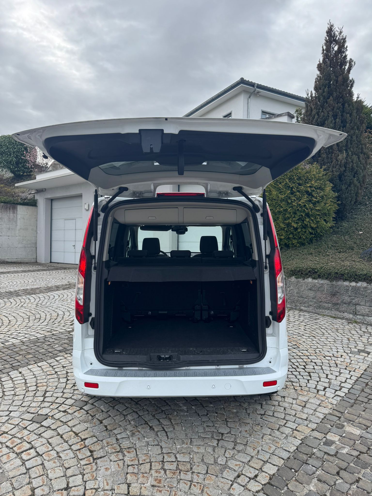 FORD Tourneo Connect 1.5 TDCi Titanium Powershift-image-5