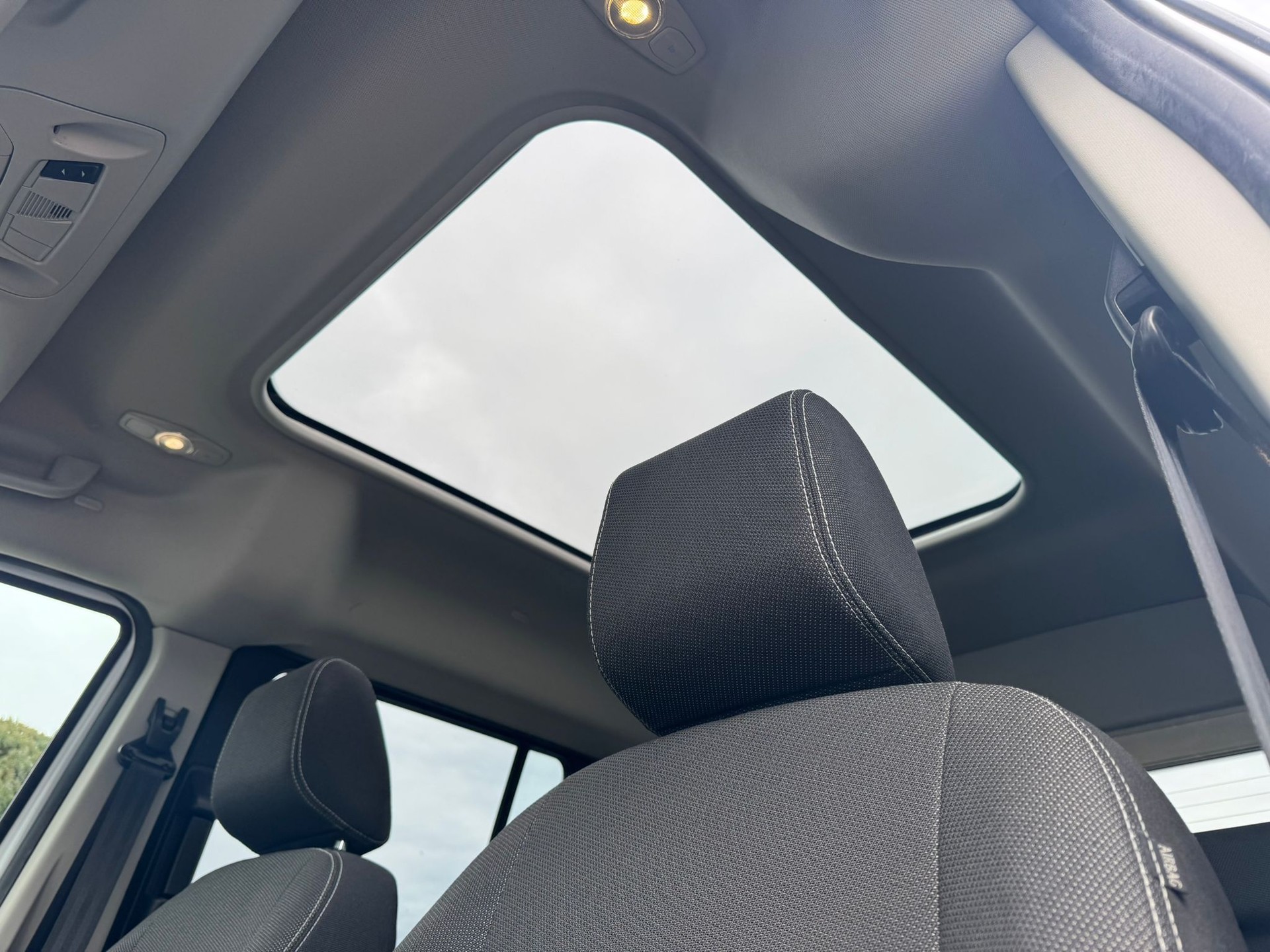 FORD Tourneo Connect 1.5 TDCi Titanium Powershift-image-12