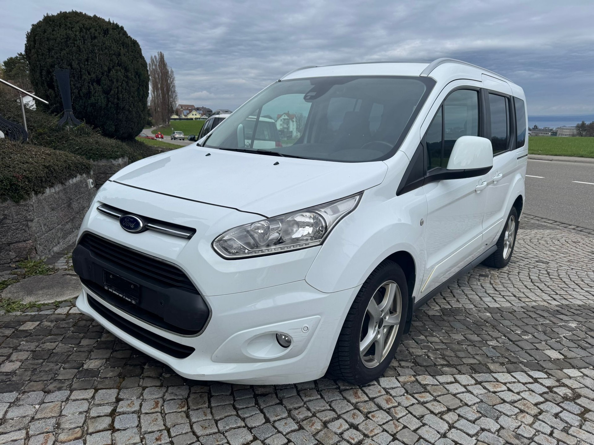 FORD Tourneo Connect 1.5 TDCi Titanium Powershift-image-2