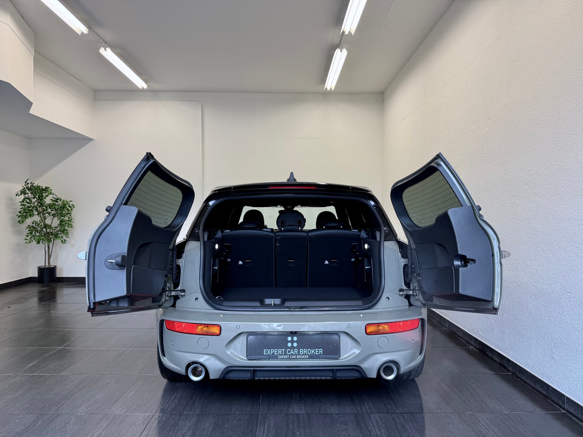 MINI Clubman Cooper John Cooper Works ALL4 Steptronic-image-11