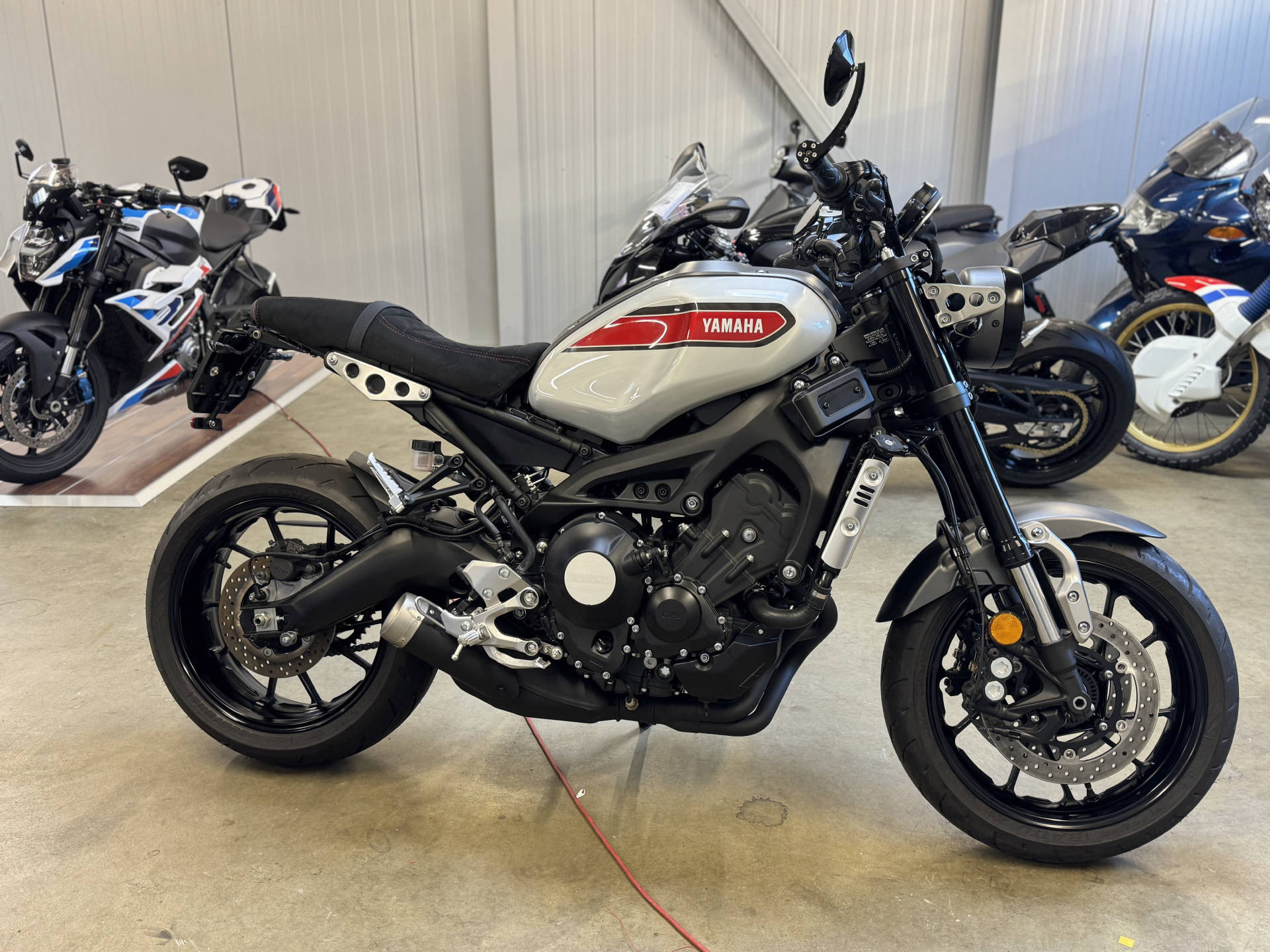 YAMAHA XSR 900 80 Black-image-2