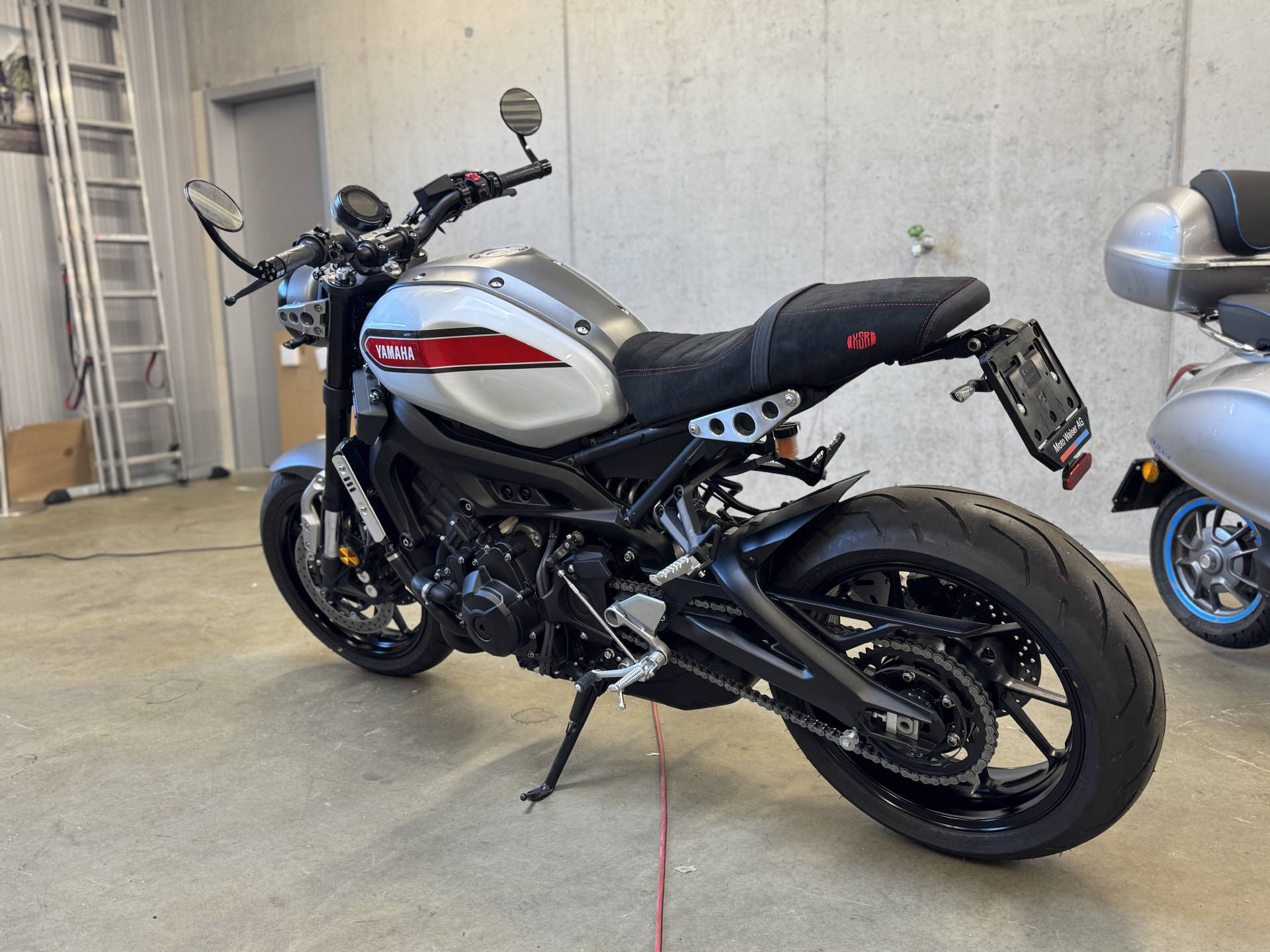 YAMAHA XSR 900 80 Black-image-3