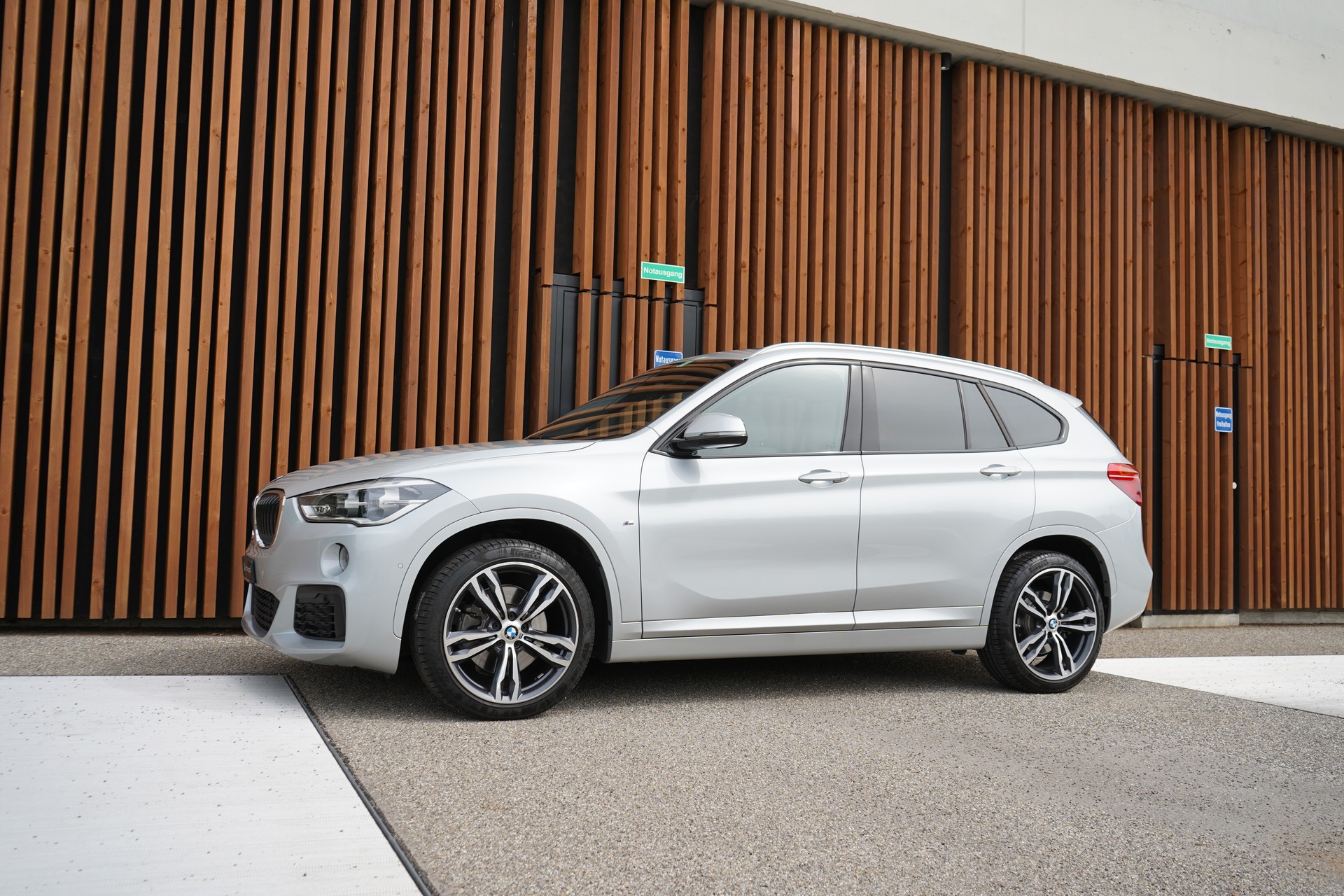 BMW X1 xDRIVE 25i M SPORT STEPTRONIC l 231 PS-image-9