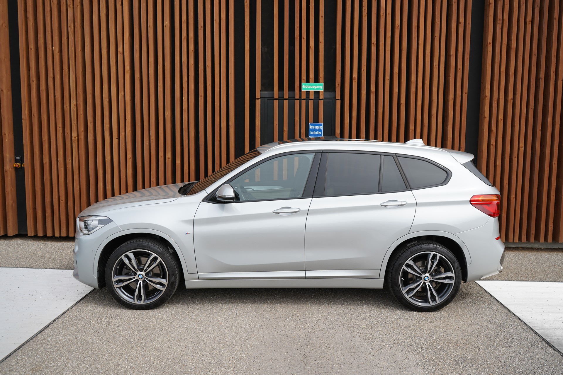 BMW X1 xDRIVE 25i M SPORT STEPTRONIC l 231 PS-showroom-element-3