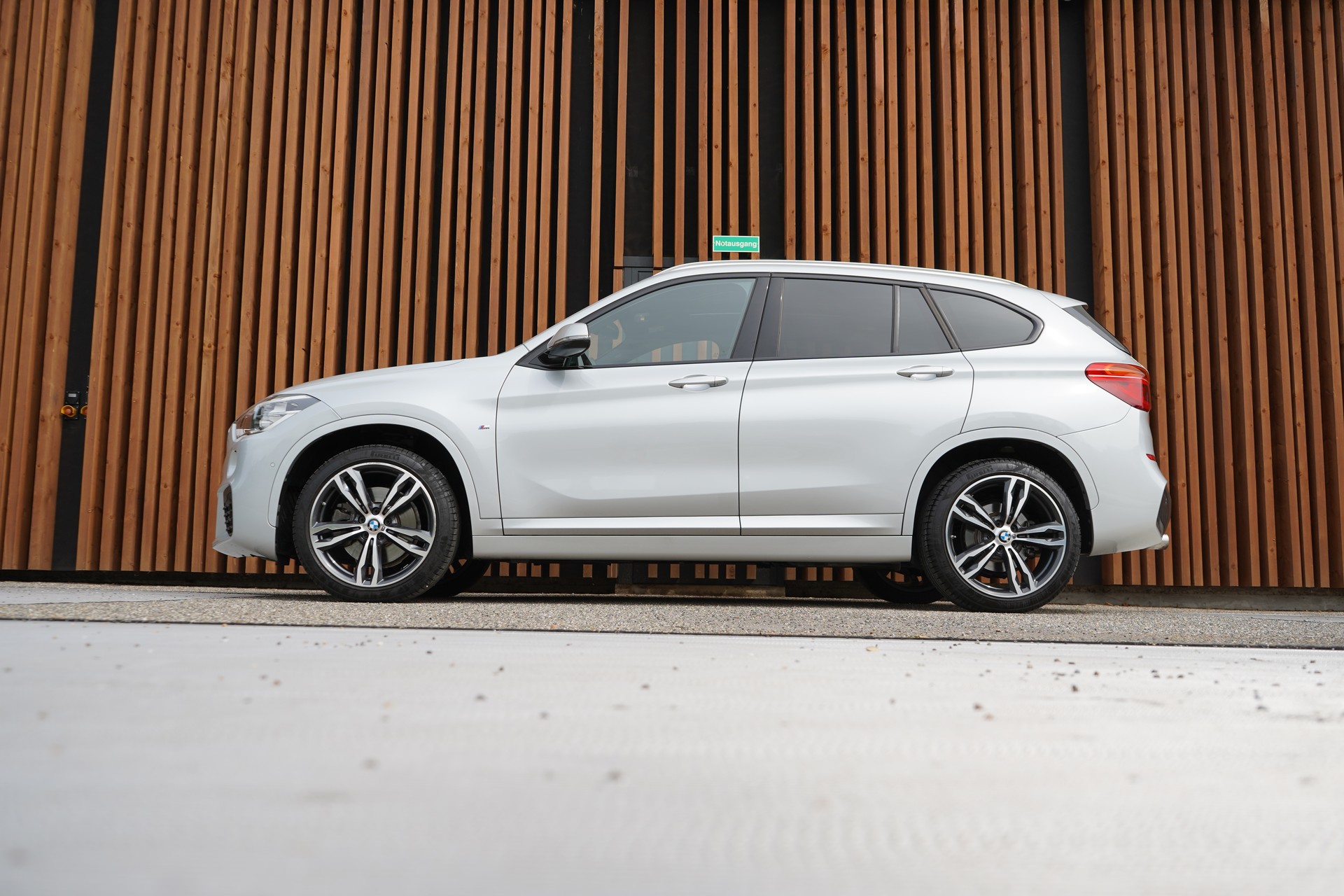 BMW X1 xDRIVE 25i M SPORT STEPTRONIC l 231 PS-showroom-element-1