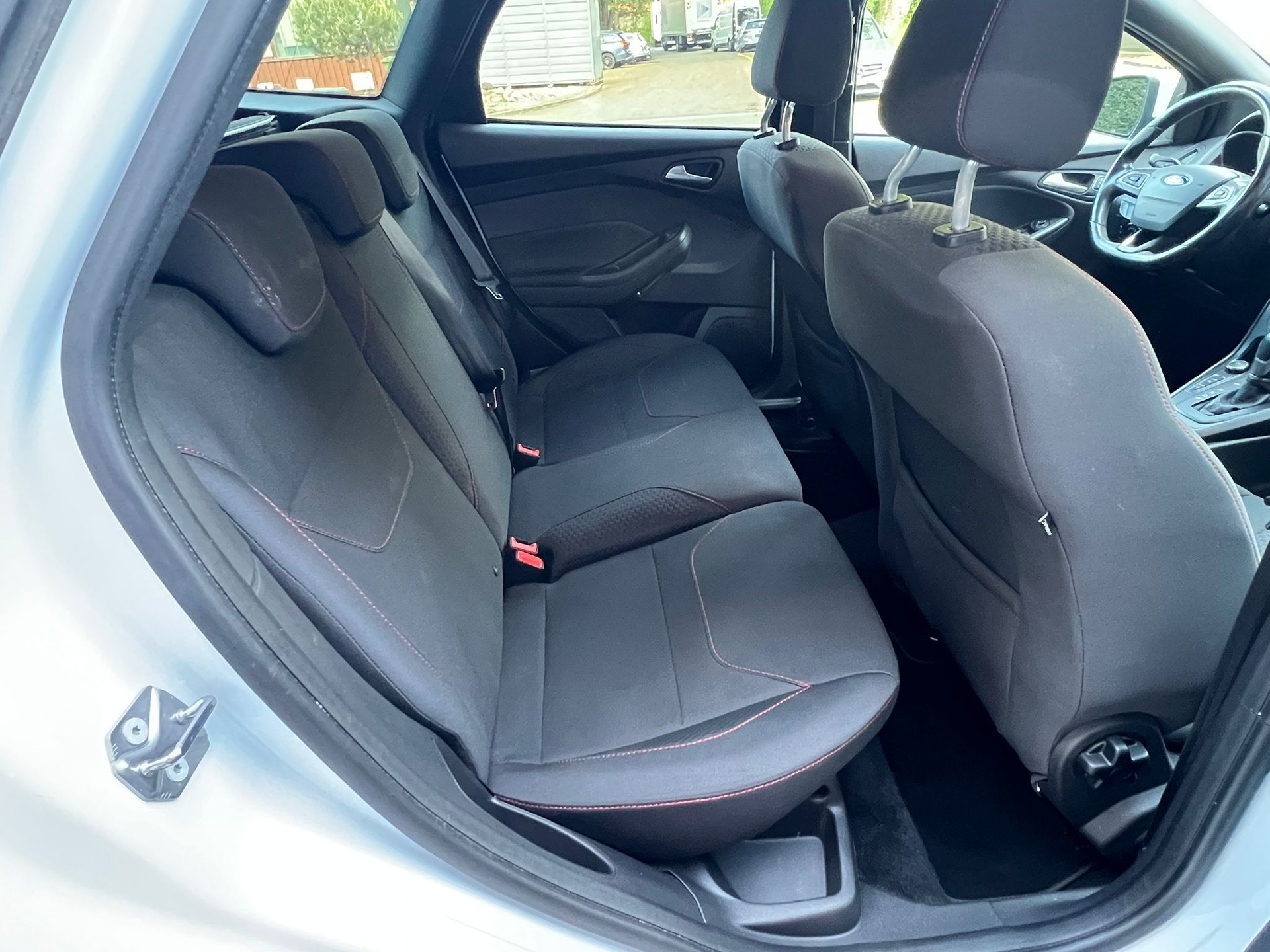 FORD Focus 1.5 SCTi ST Line Automatic-image-14