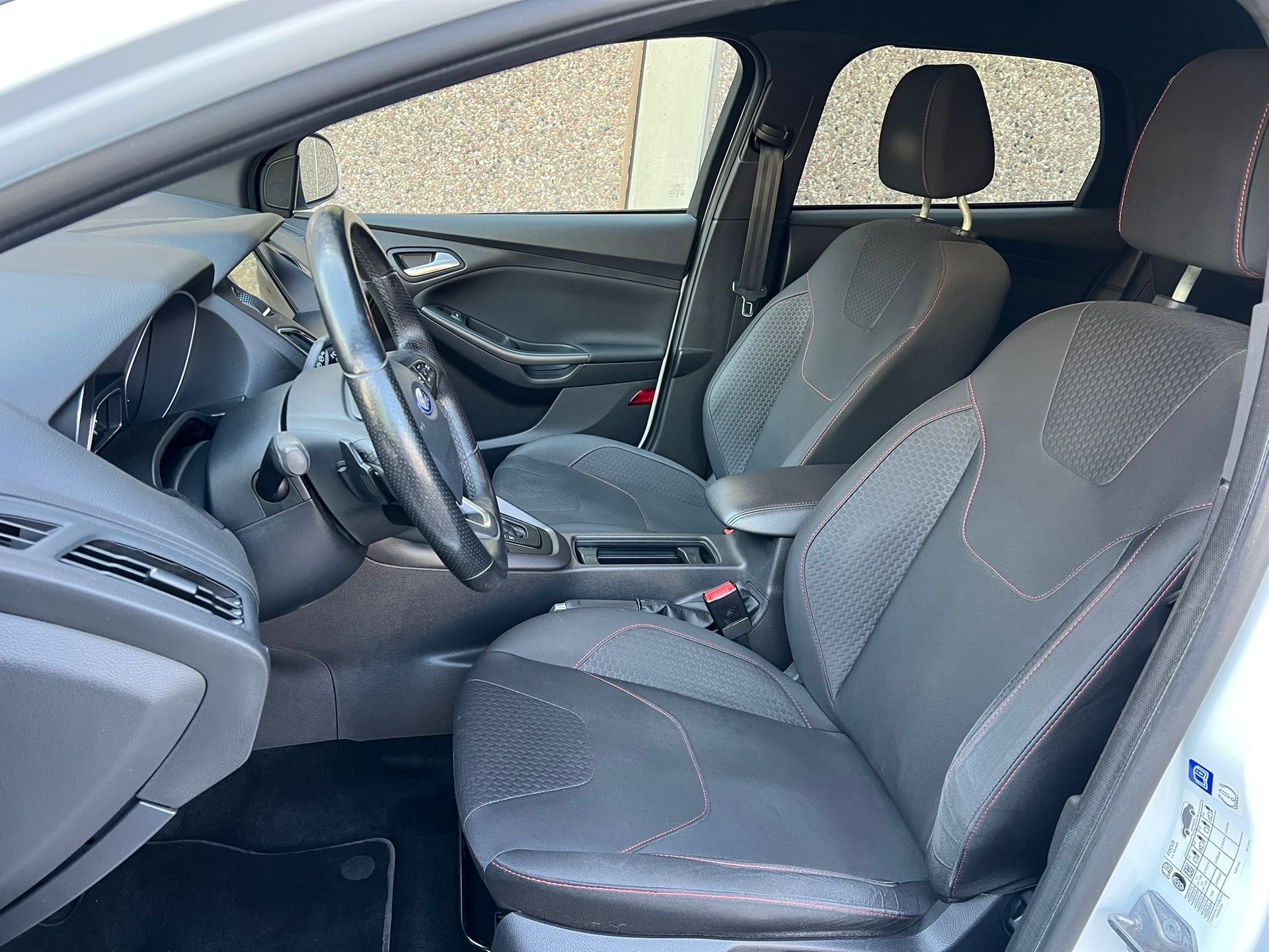 FORD Focus 1.5 SCTi ST Line Automatic-image-10