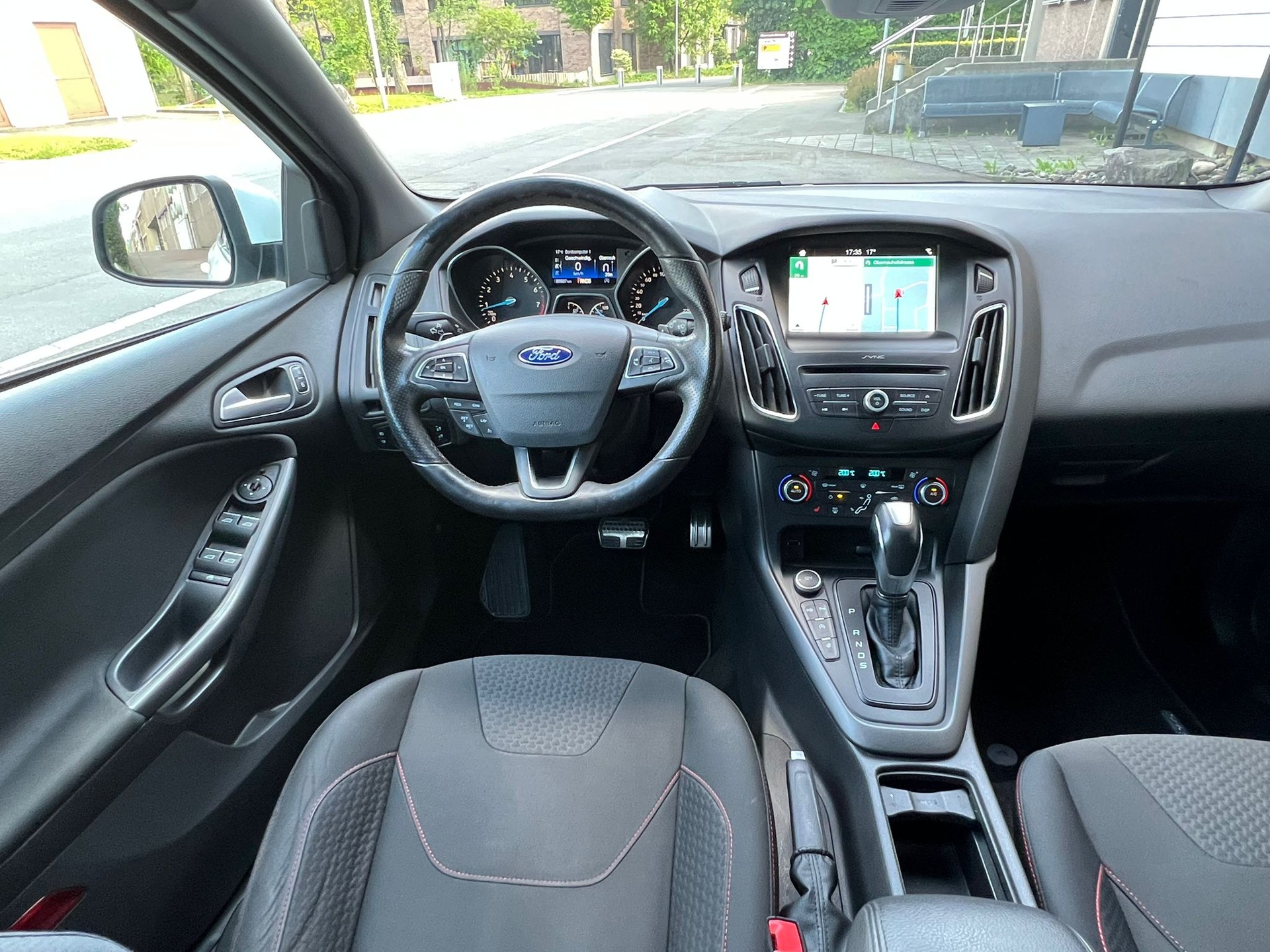 FORD Focus 1.5 SCTi ST Line Automatic-image-8