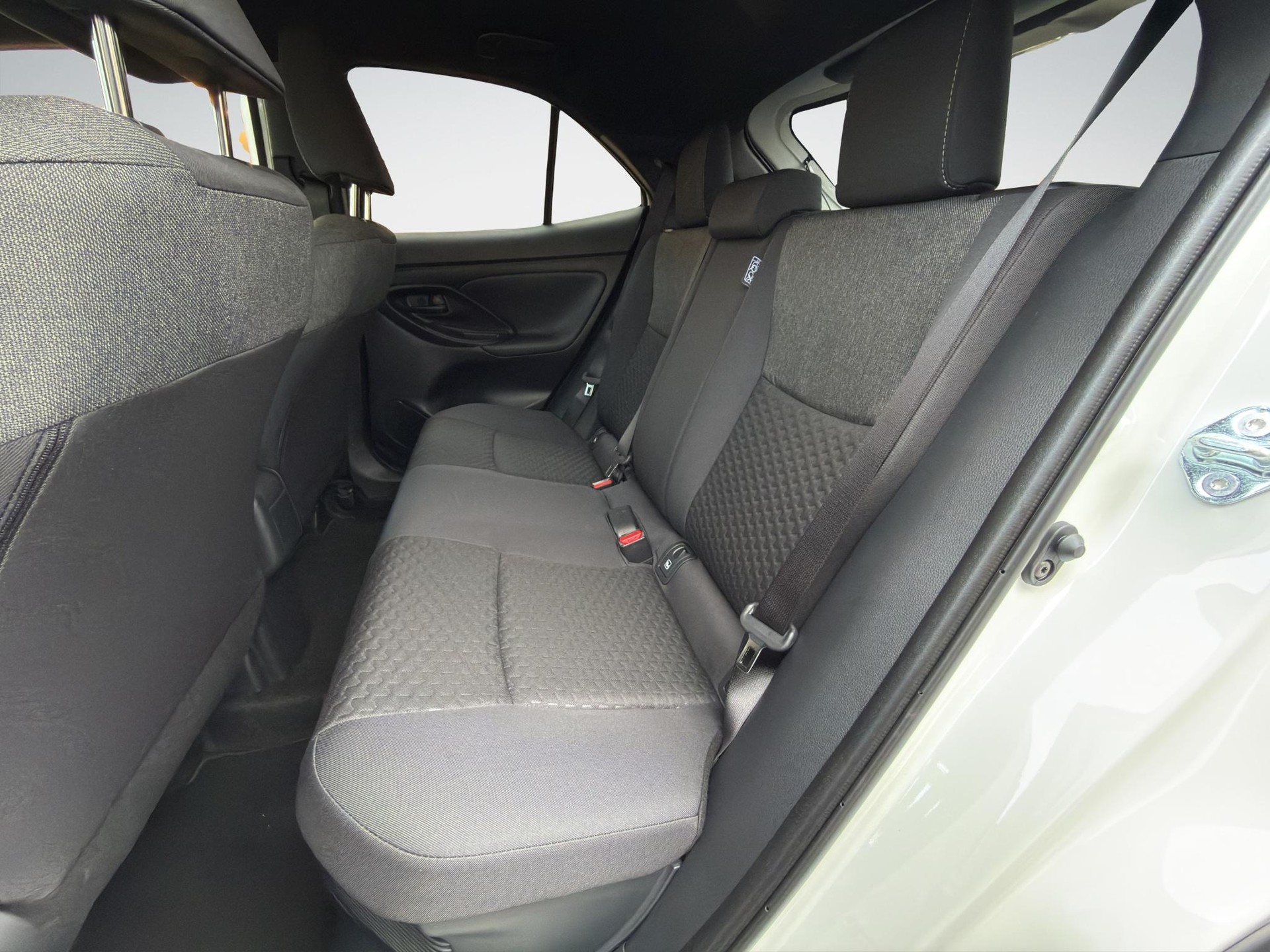 TOYOTA Yaris Cross 1.5 VVT-i HSD Trend AWD-i-image-14