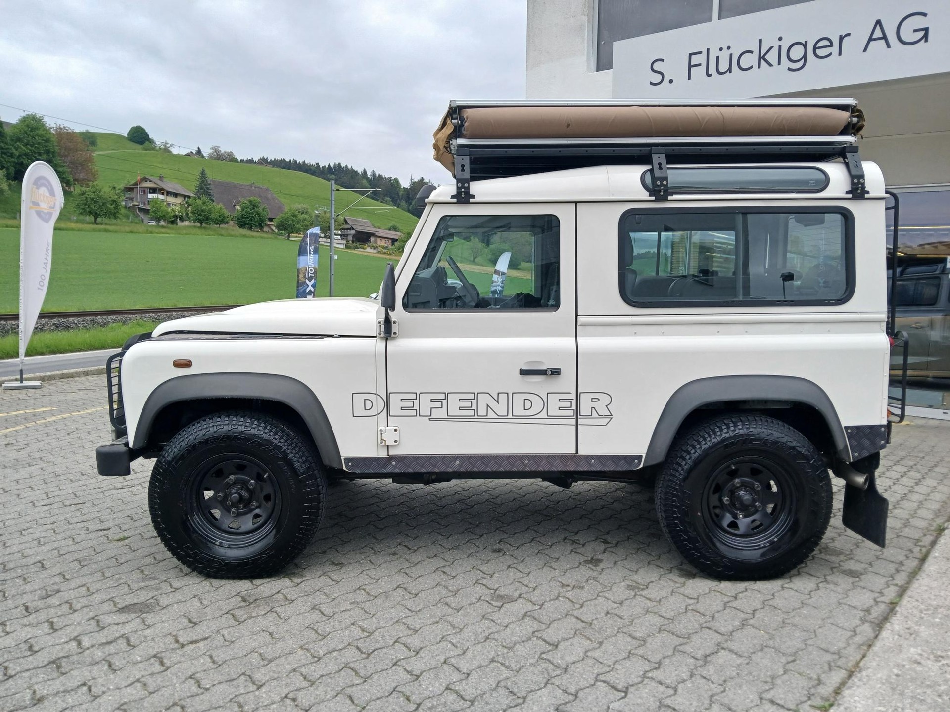 LAND ROVER Defender 90 2.4 Tdi SW-showroom-element-1