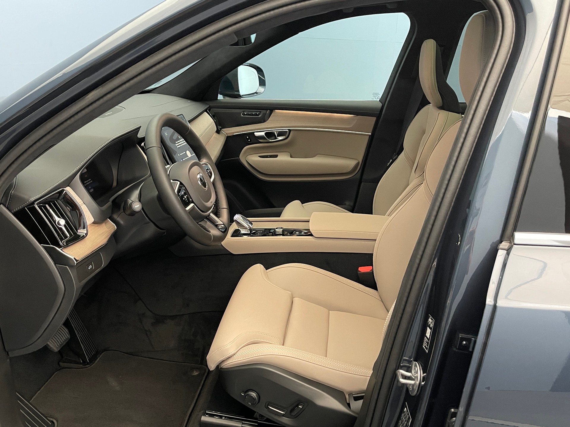 VOLVO XC90 2.0 B5 MH Ultra Bright AWD-showroom-element-3