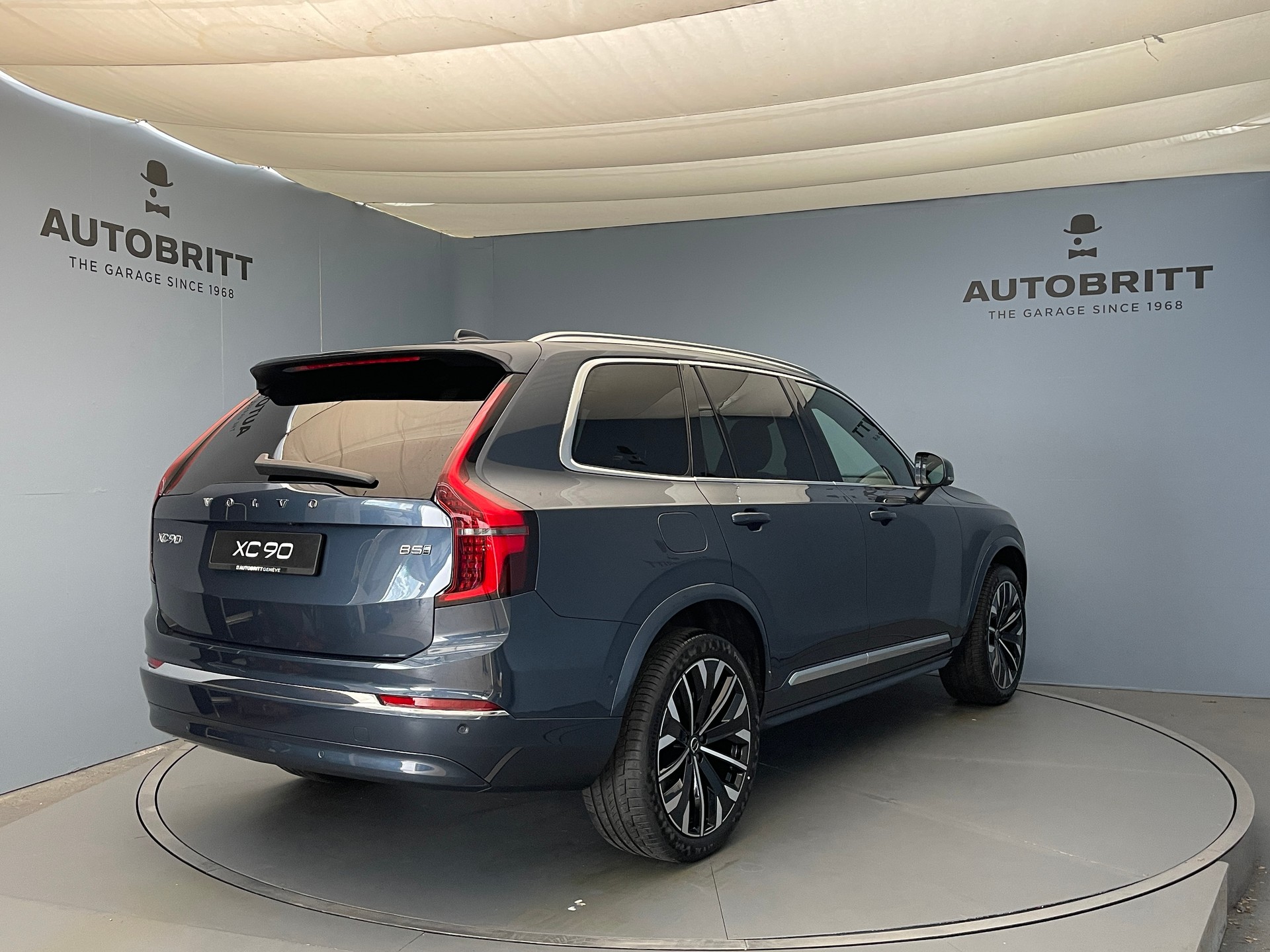 VOLVO XC90 2.0 B5 MH Ultra Bright AWD-showroom-element-2