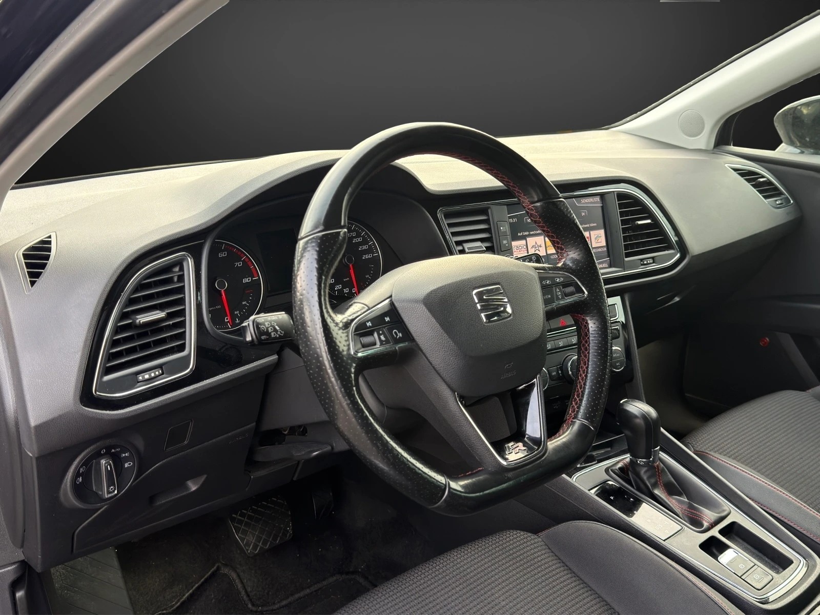 SEAT Leon ST 2.0 TSI FR DSG-image-8