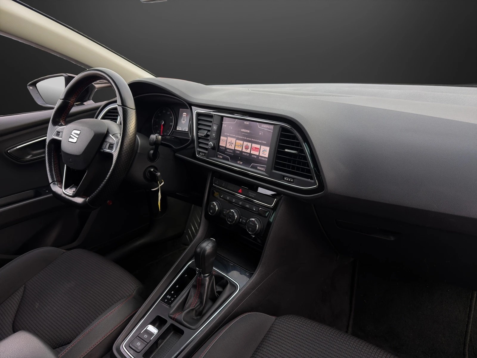SEAT Leon ST 2.0 TSI FR DSG-image-10