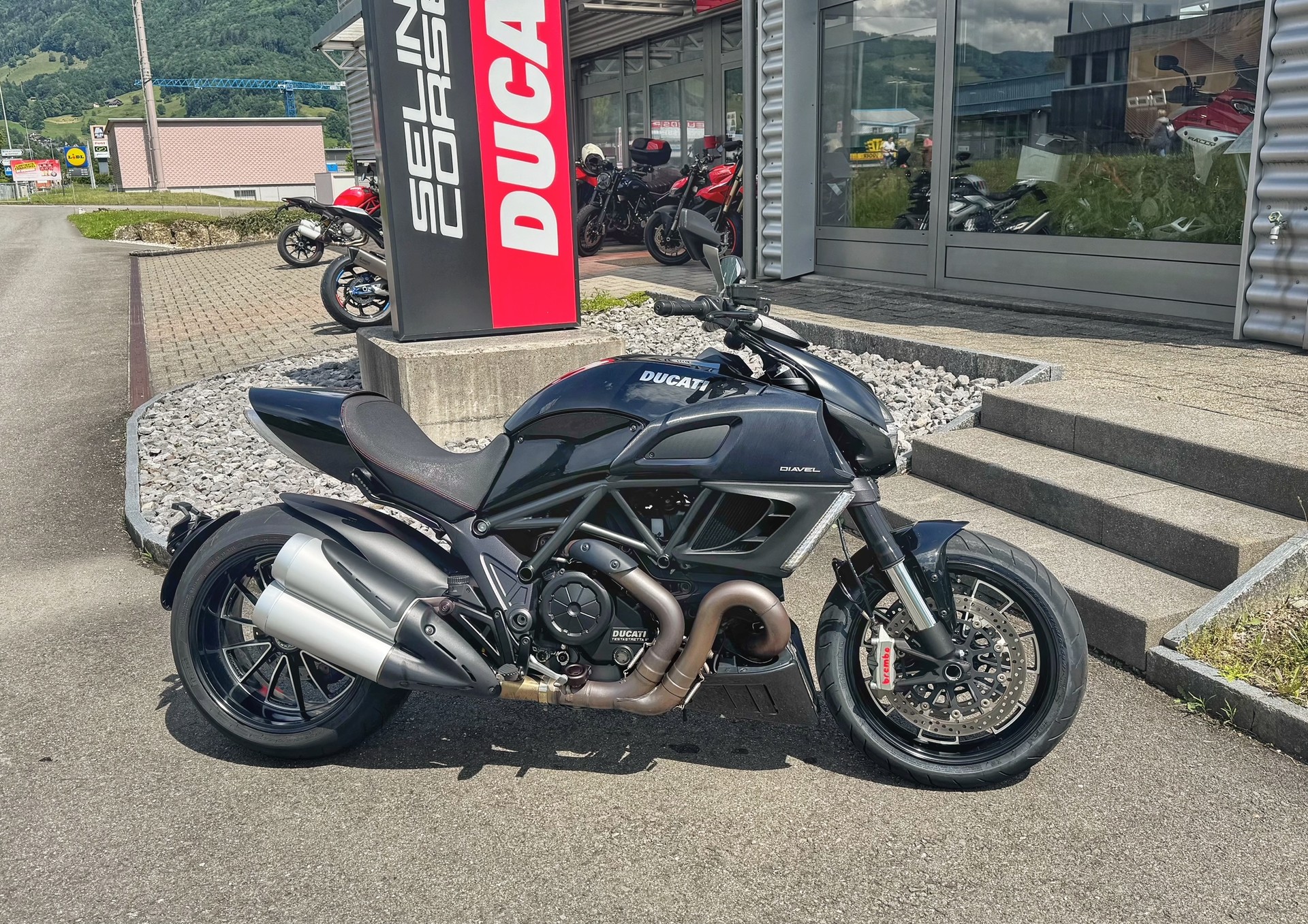 DUCATI Diavel 1200-image-3
