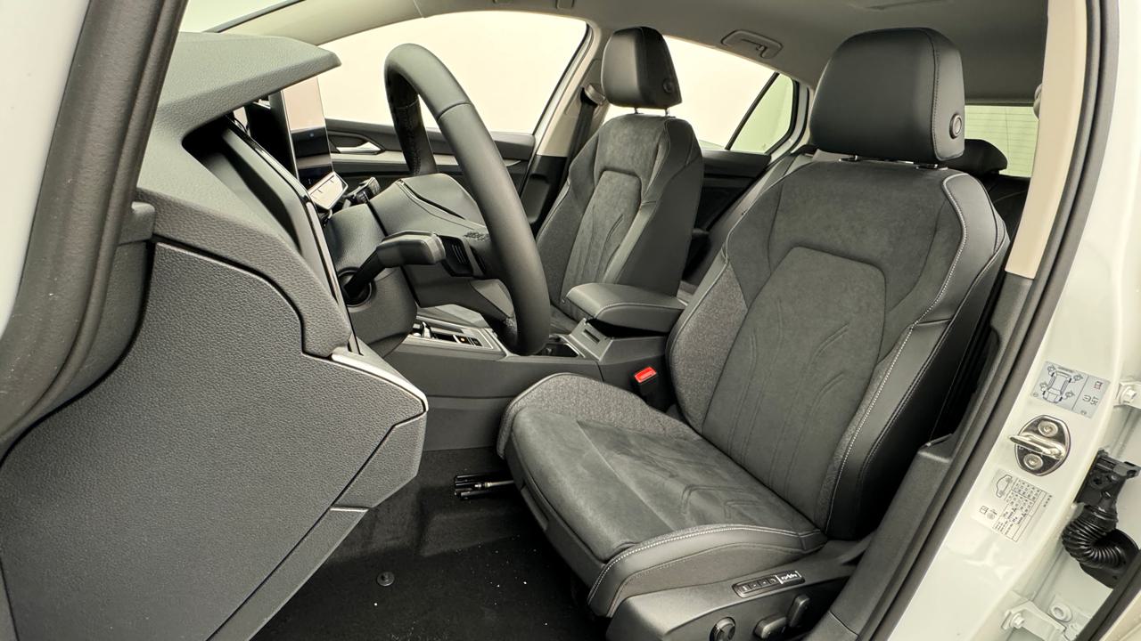 VW Golf VIII 1.5 TSI PHEV Limited-image-4