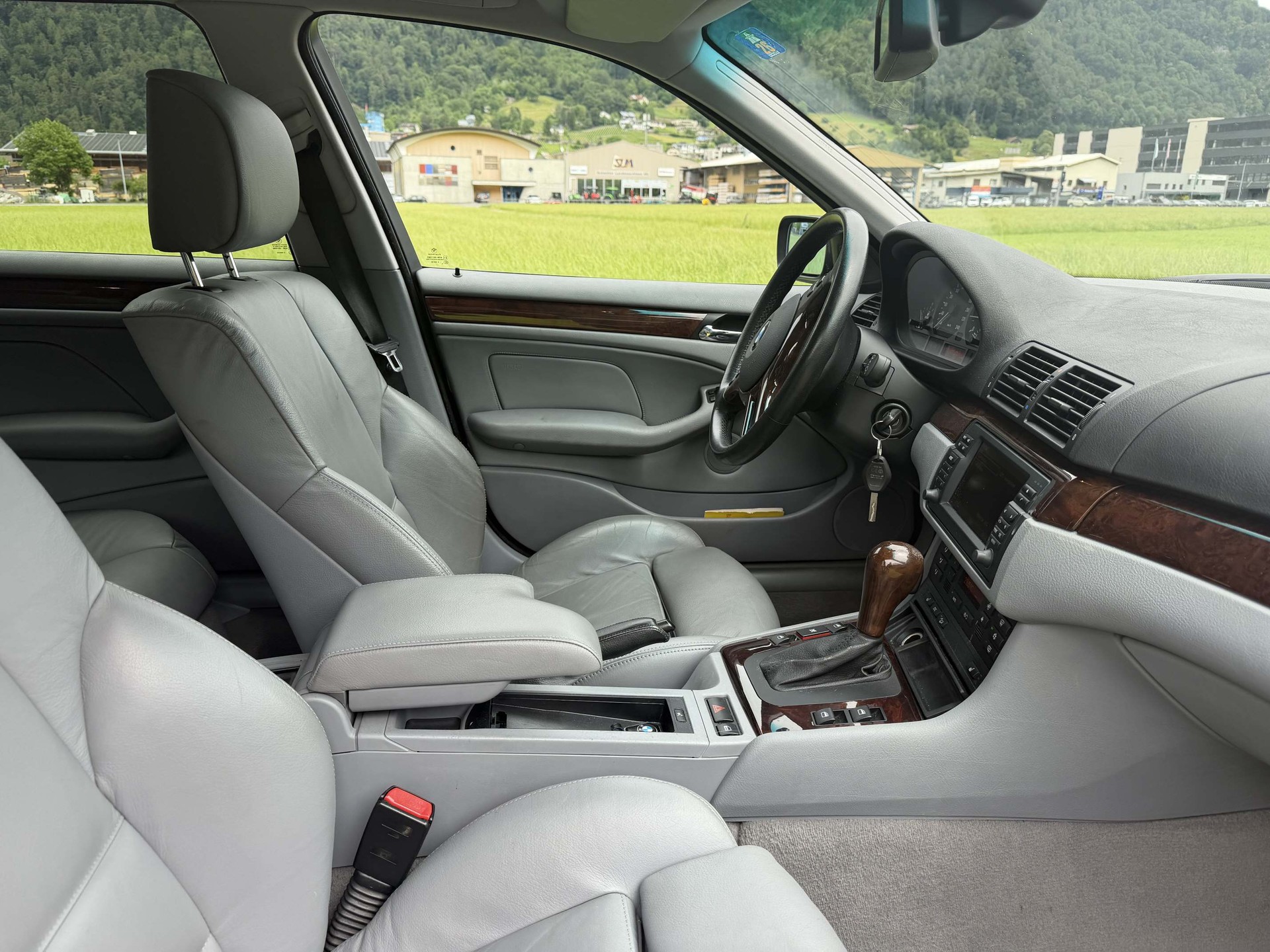 BMW 330d xDrive Touring 4x4-image-11