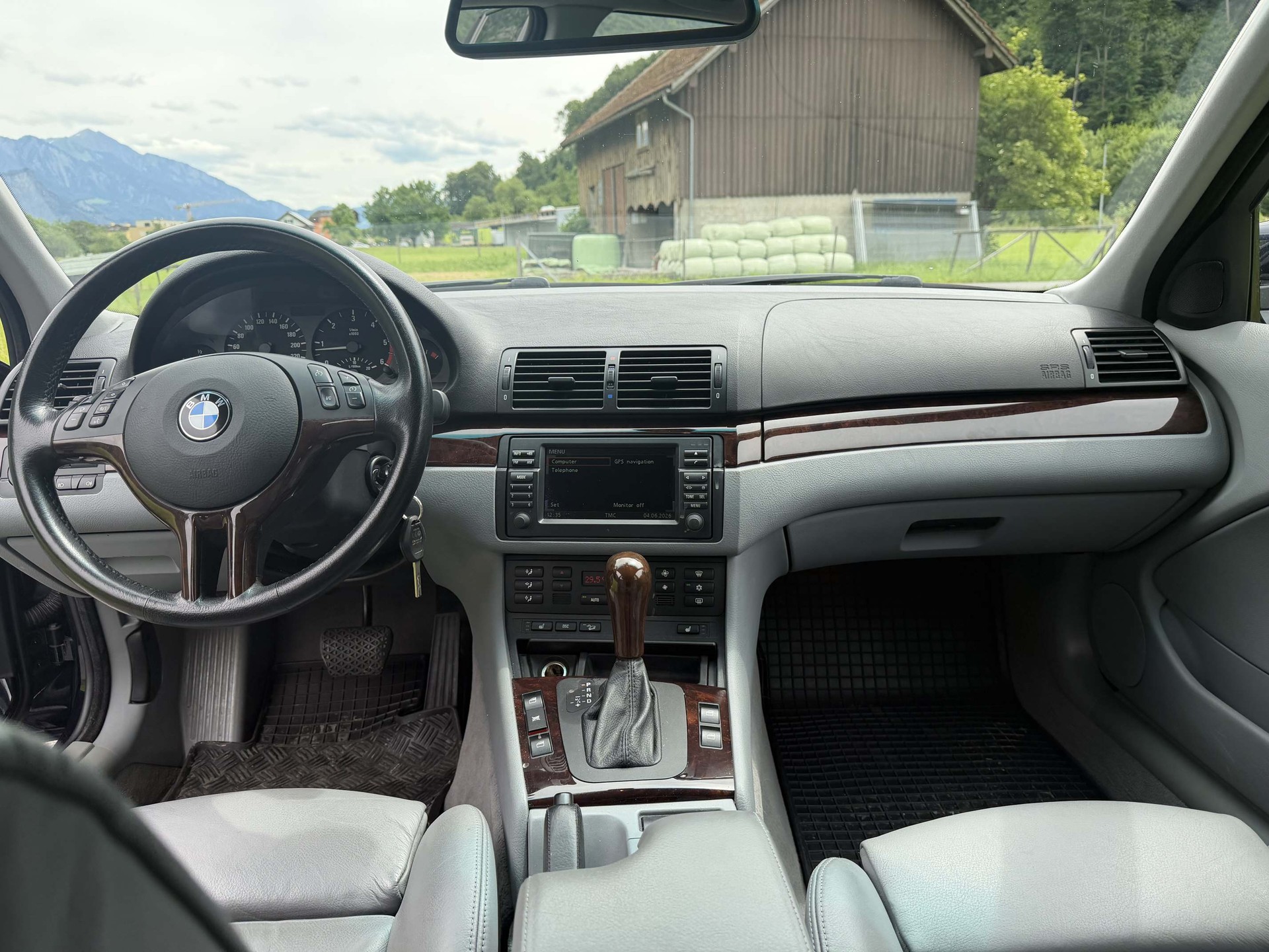 BMW 330d xDrive Touring 4x4-image-14