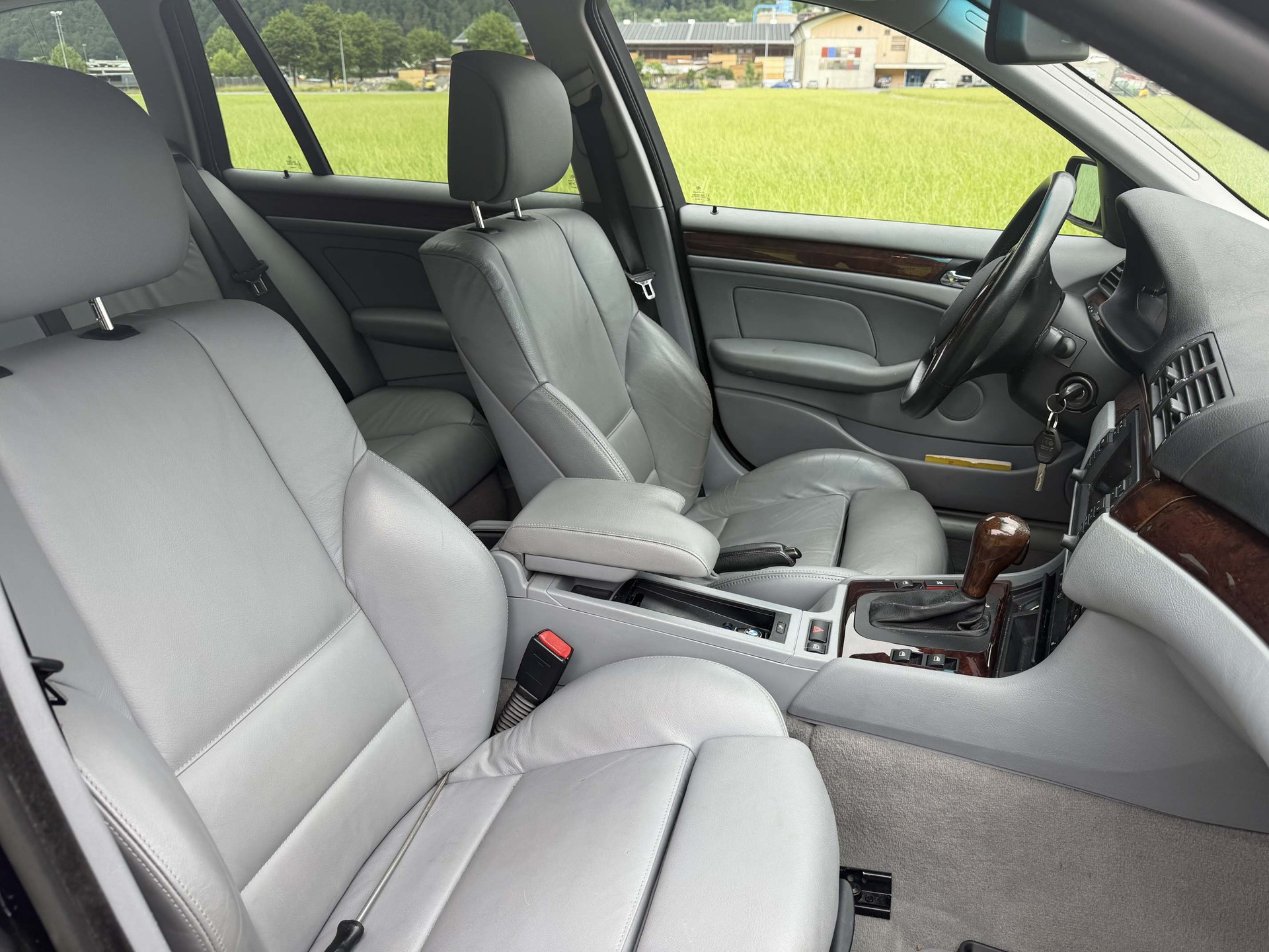 BMW 330d xDrive Touring 4x4-image-10