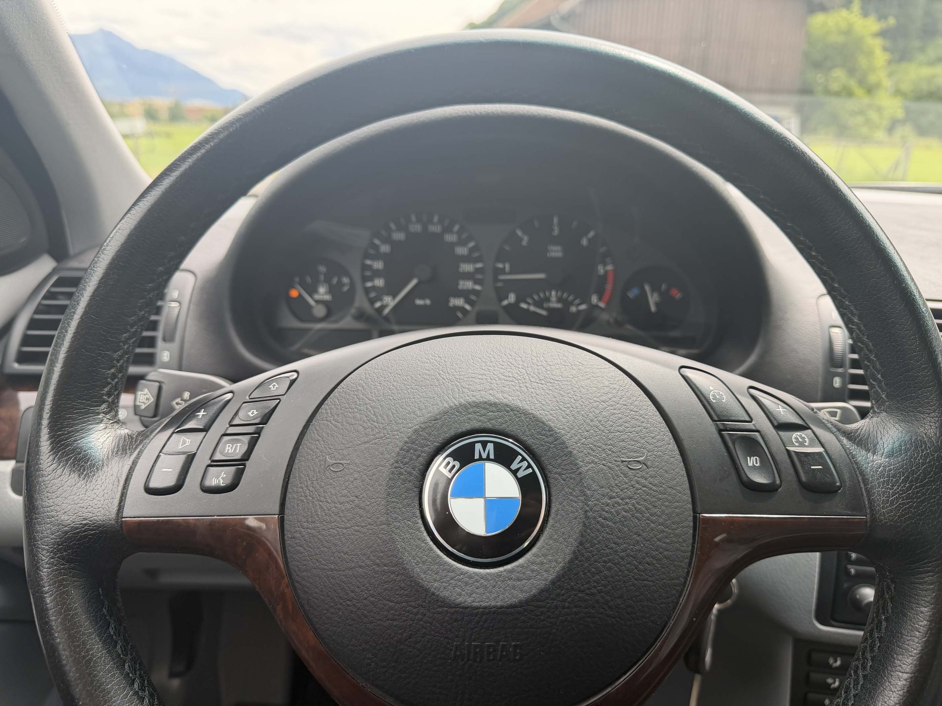 BMW 330d xDrive Touring 4x4-image-13