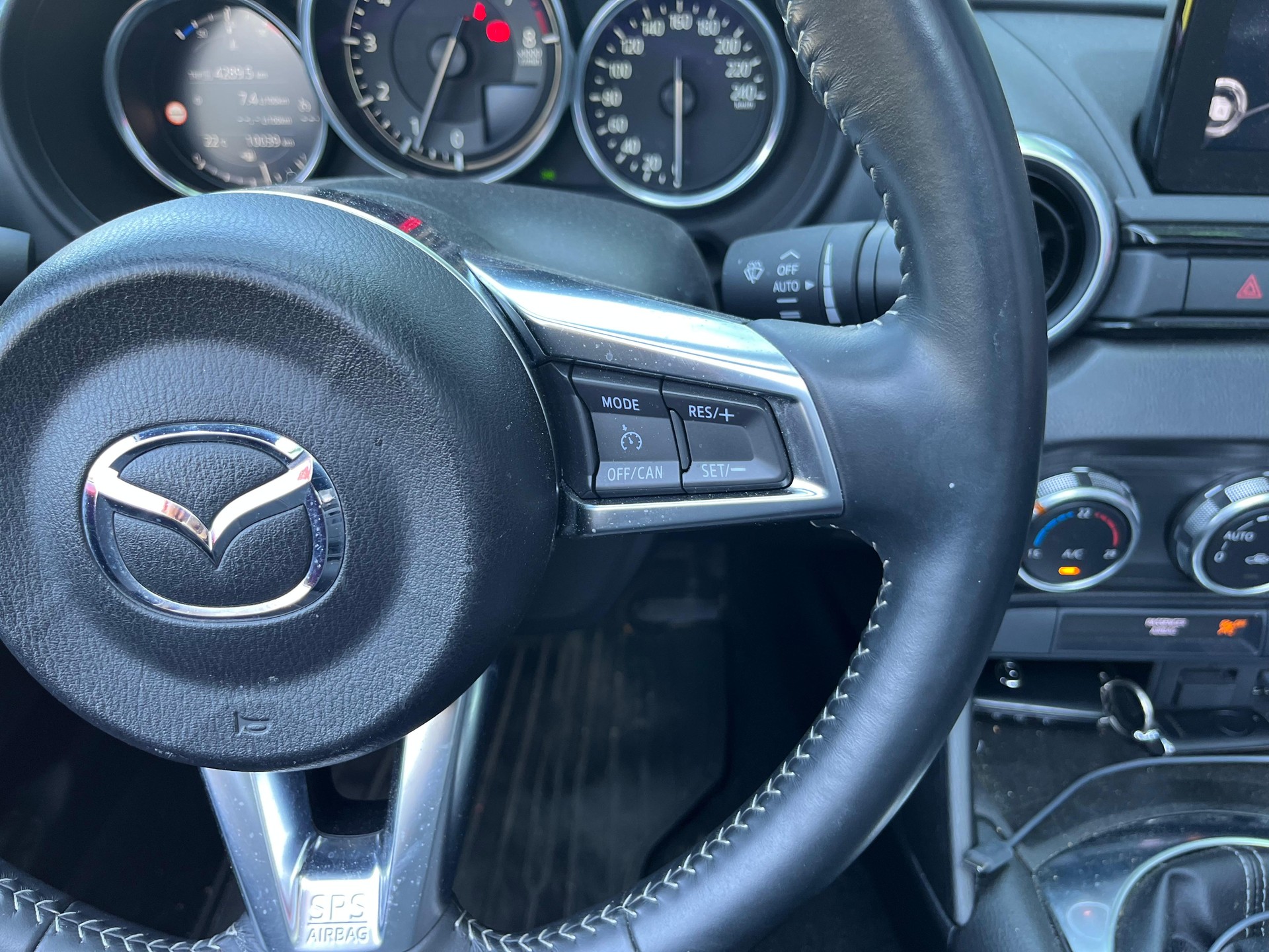 MAZDA MX-5 SKYACTIV-G 184 Revolution-image-17