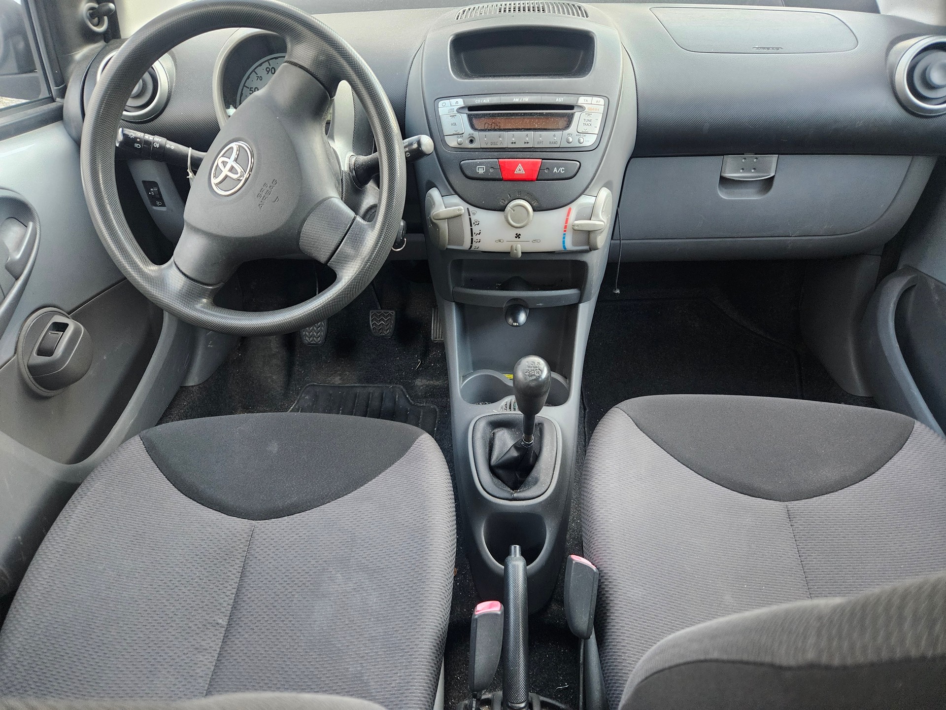 TOYOTA Aygo 1.0 Linea Luna Cool-image-13