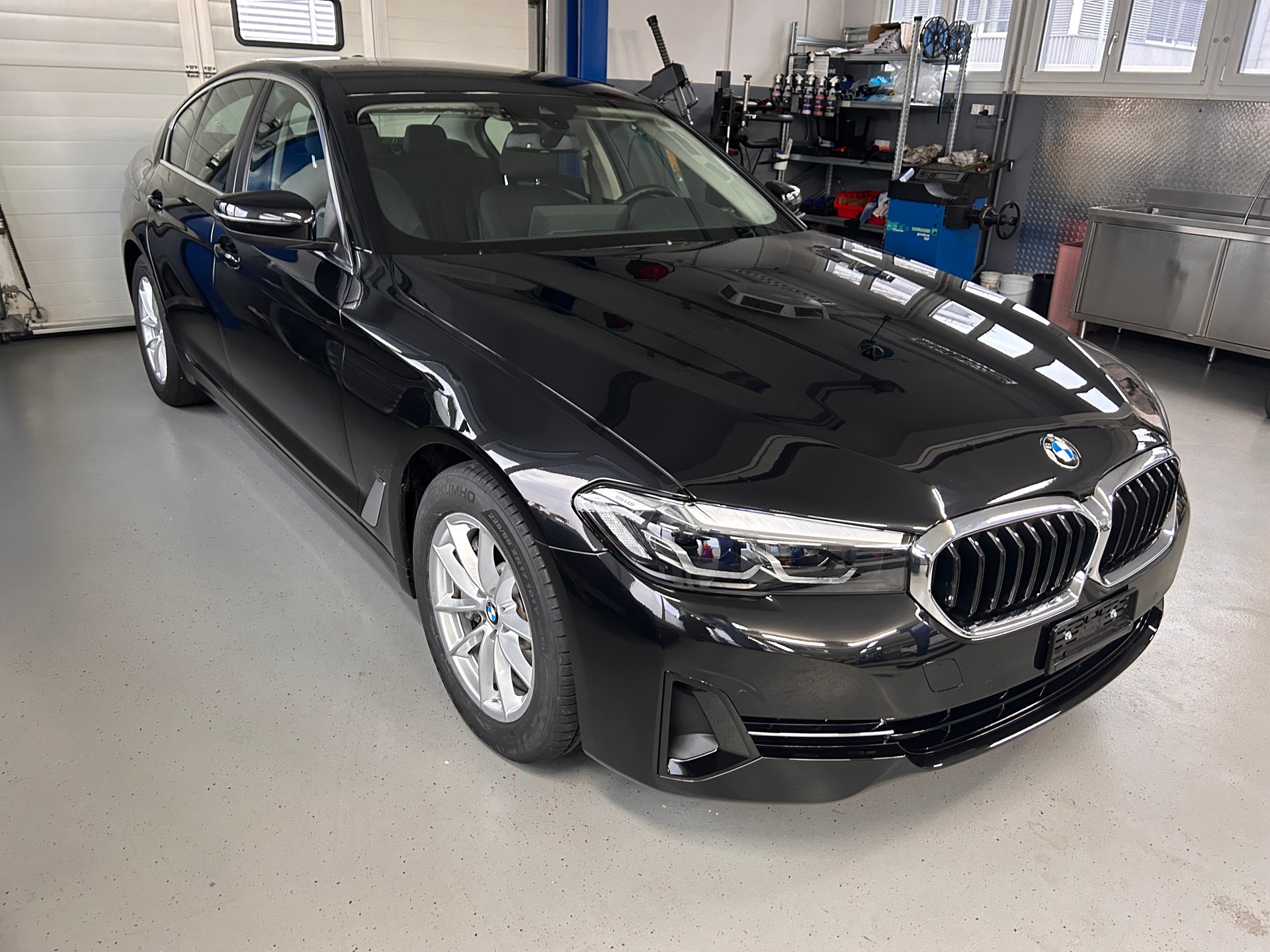 BMW 530i xDrive 48V Steptronic-image-1