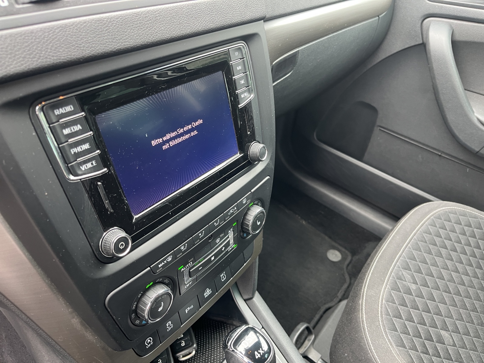 SKODA Yeti Outdoor 2.0 TDI 150 Ambition 4x4 DSG-image-10