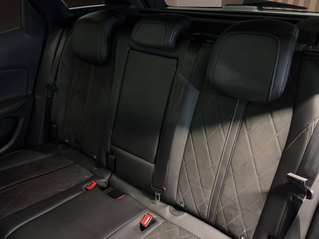 PEUGEOT 3008 2.0 BlueHDi GT EAT-image-9