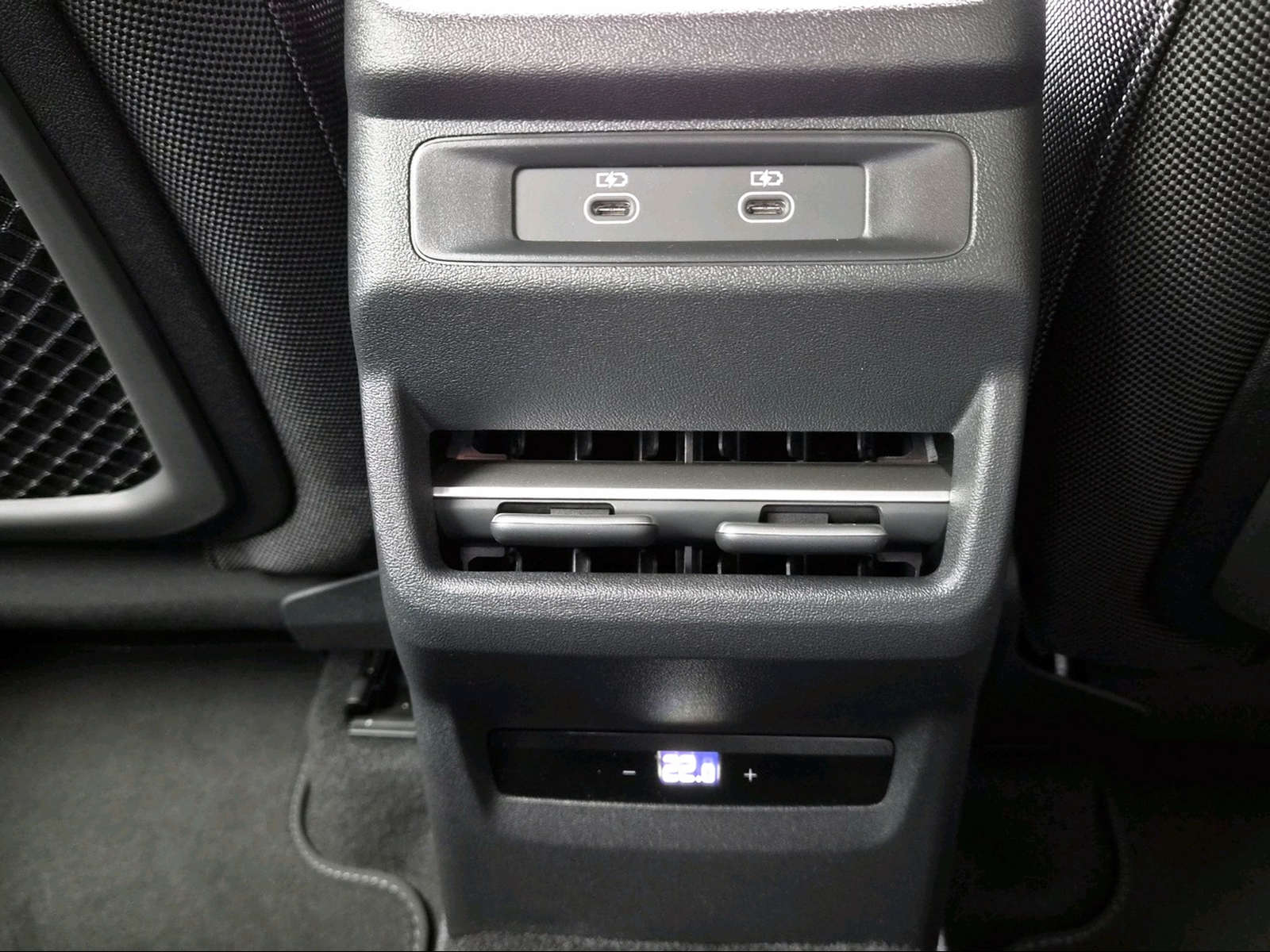 AUDI Q3 SUV e-hybrid 200 kW S tronig Mythosschwarz Metallic-image-19