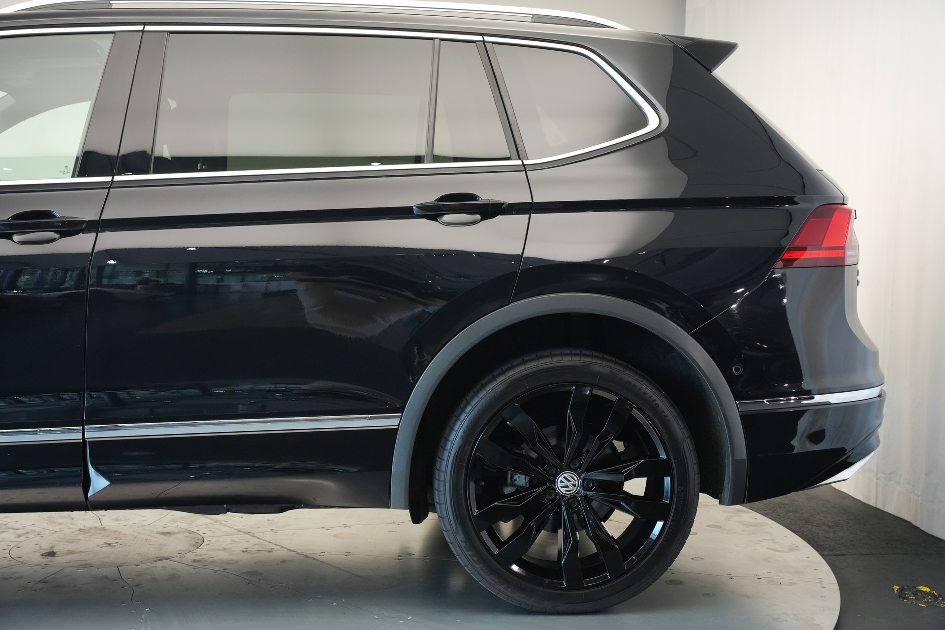 VW Tiguan Allspace 2.0 TDI SCR Highline 4Motion DSG *CH-Fahrzeug* *AHK*-image-43