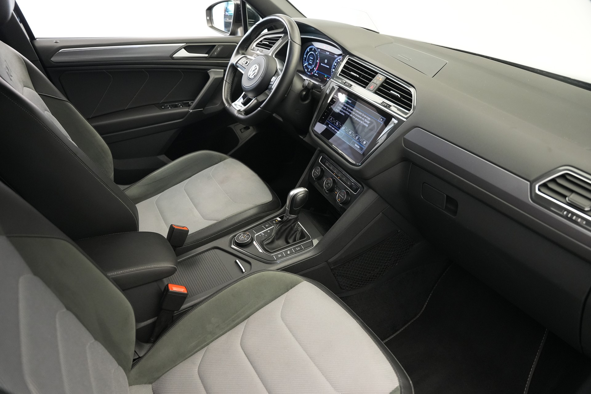 VW Tiguan Allspace 2.0 TDI SCR Highline 4Motion DSG *CH-Fahrzeug* *AHK*-image-12