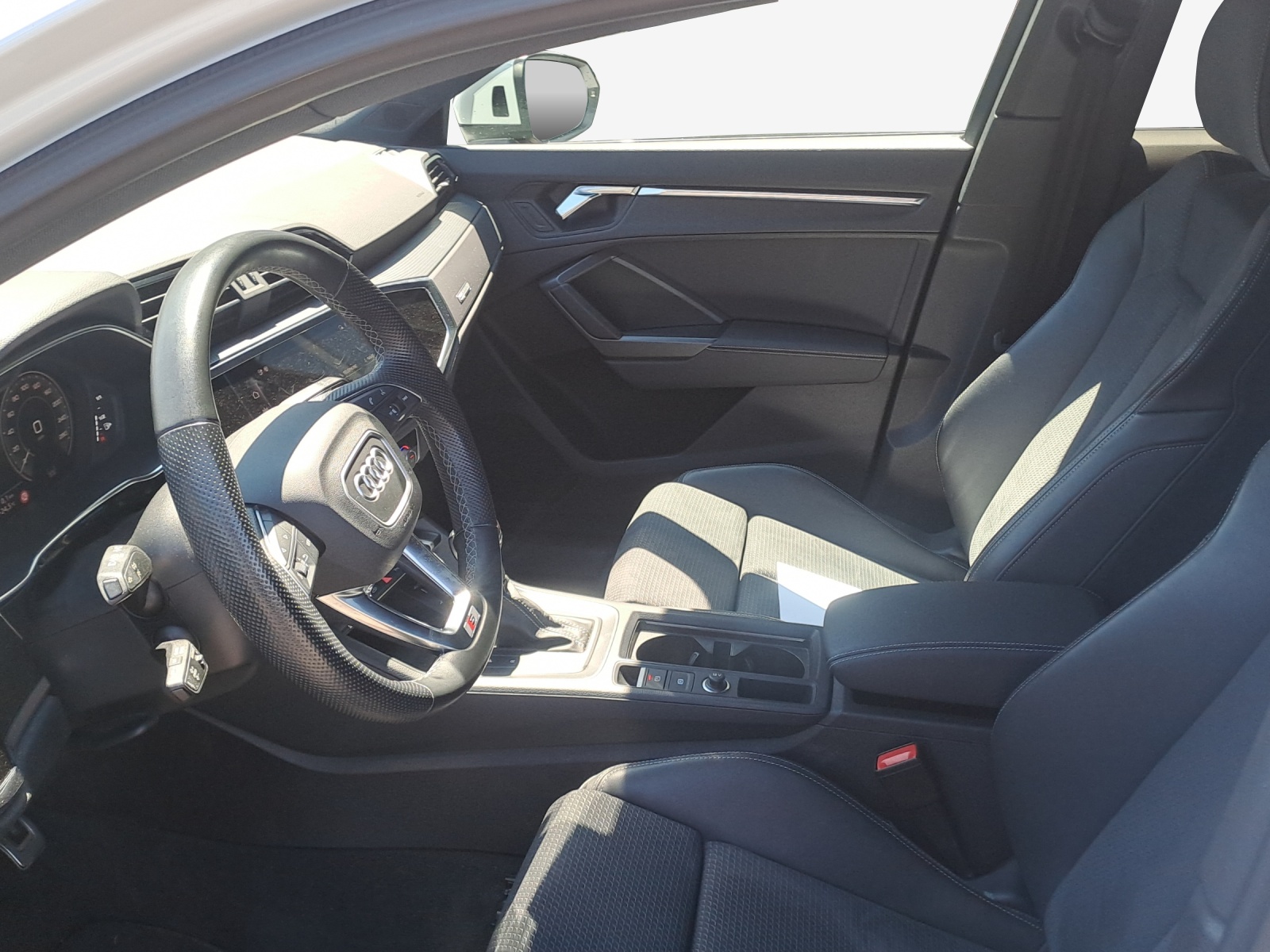 AUDI Q3 Sportback 45 TFSI e S line S-tronic-image-7